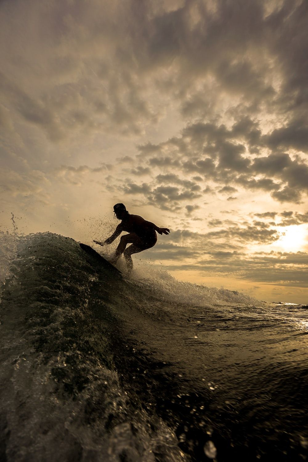 Surfer, Welle, Sonnenuntergang, Silhouette, Wolken, Apple Watch, Hintergrundbild