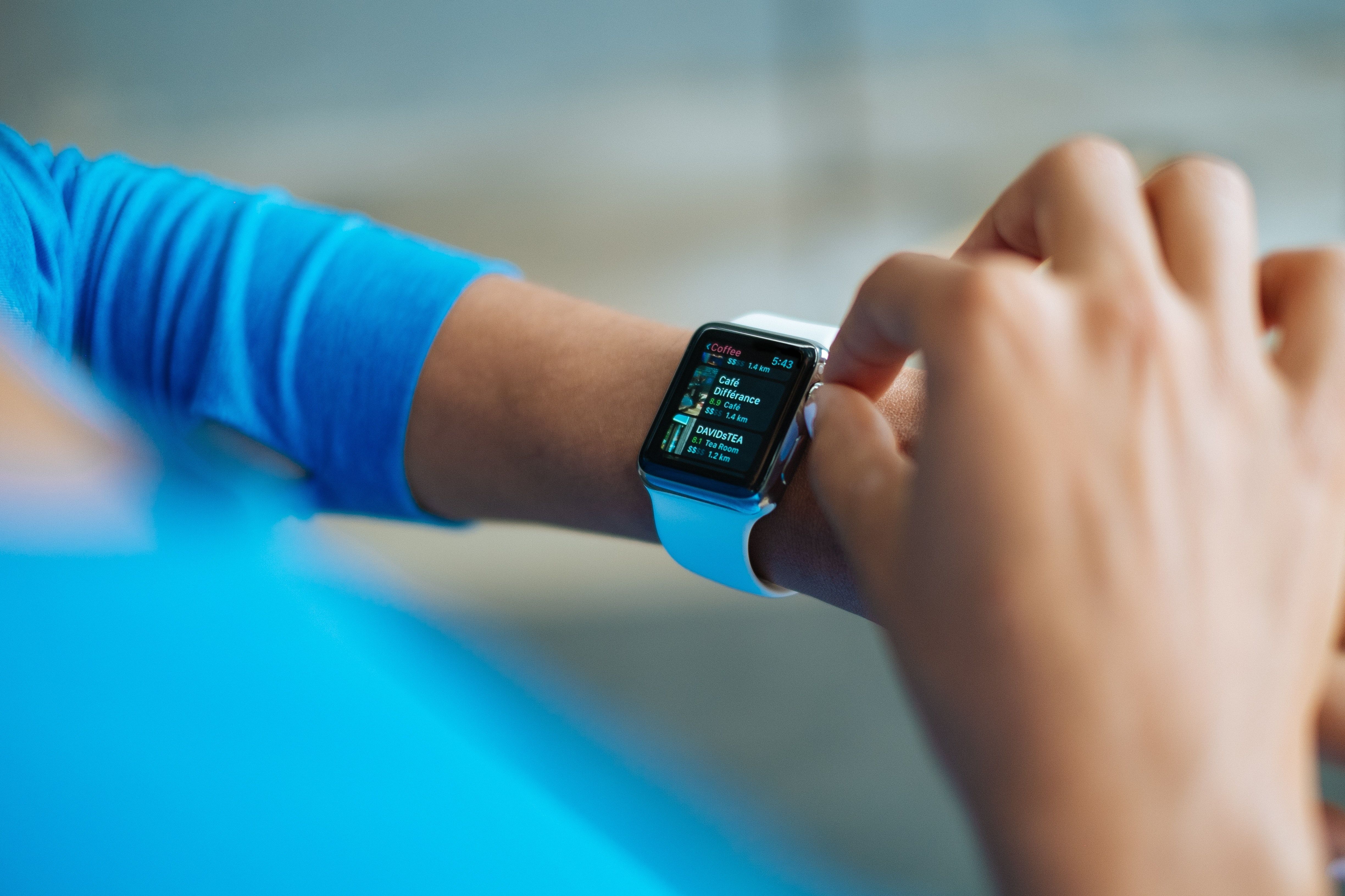 Apple Watch, Handgelenk, Blaues Armband, Sport, Wallpaper