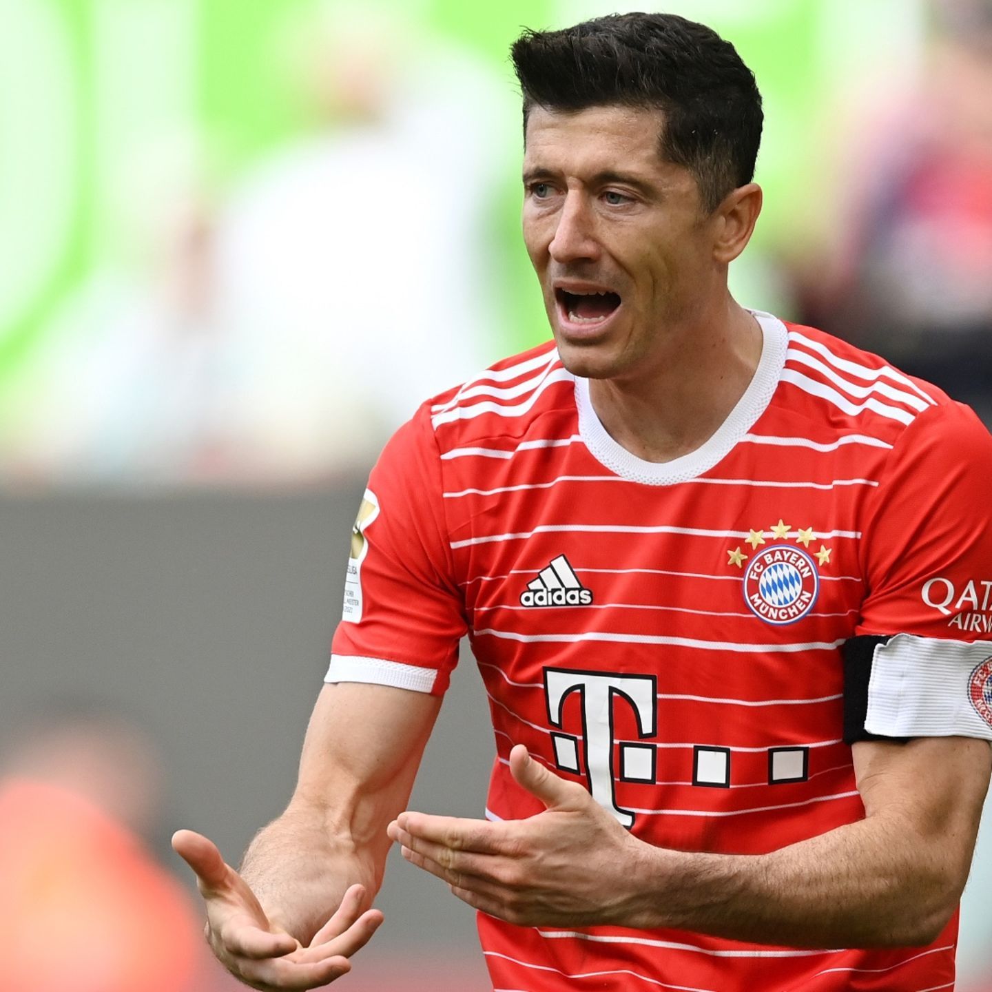 Robert Lewandowski, FC Bayern München, Kapitänsbinde, Gestik, Spielfeld, HD, Tablet-Hintergrund