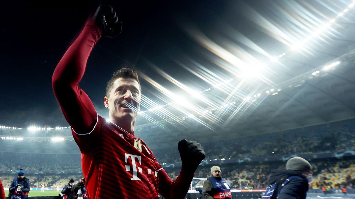 Robert Lewandowski, FC Bayern München, Flutlicht, Stadion, Nacht, Hintergrundbild