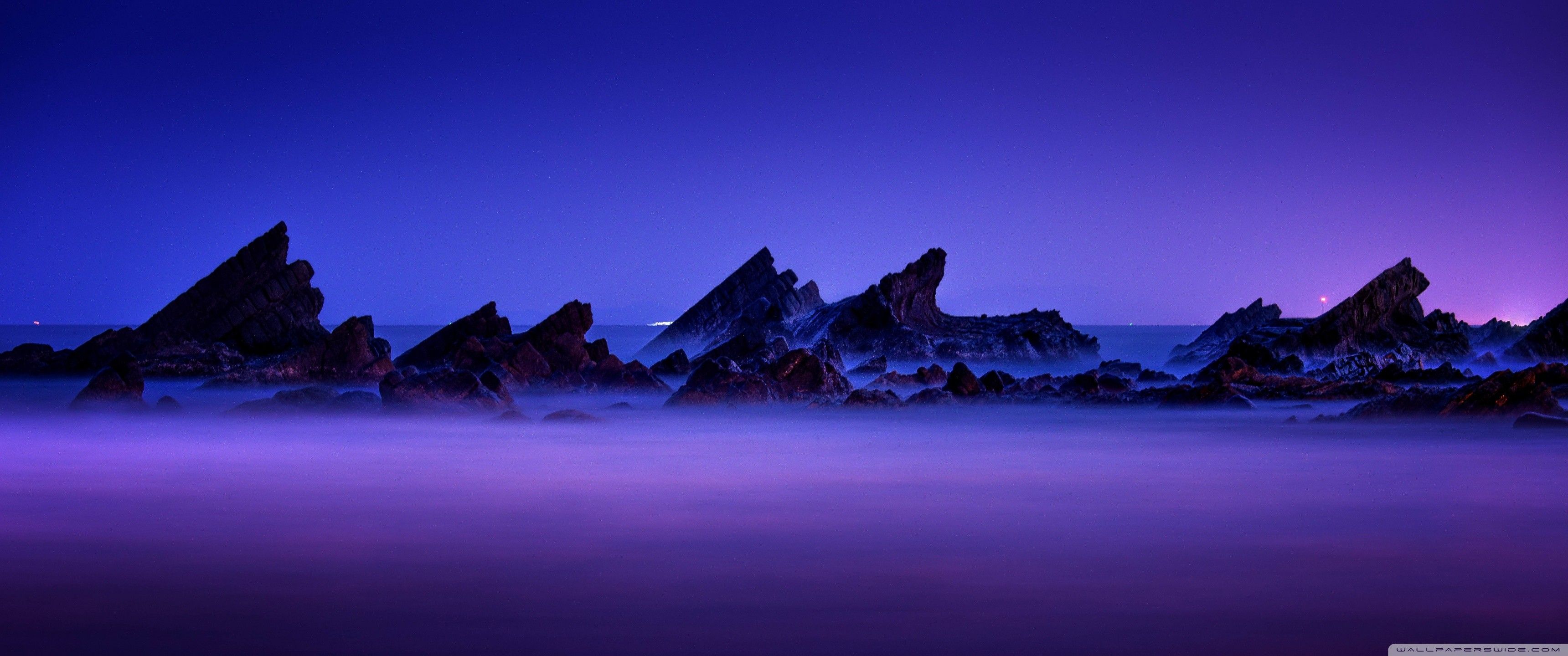 Felsen, Nebel, Lila, Blau, Landschaft, 21:9, 2K-Hintergrundbild für den Desktop