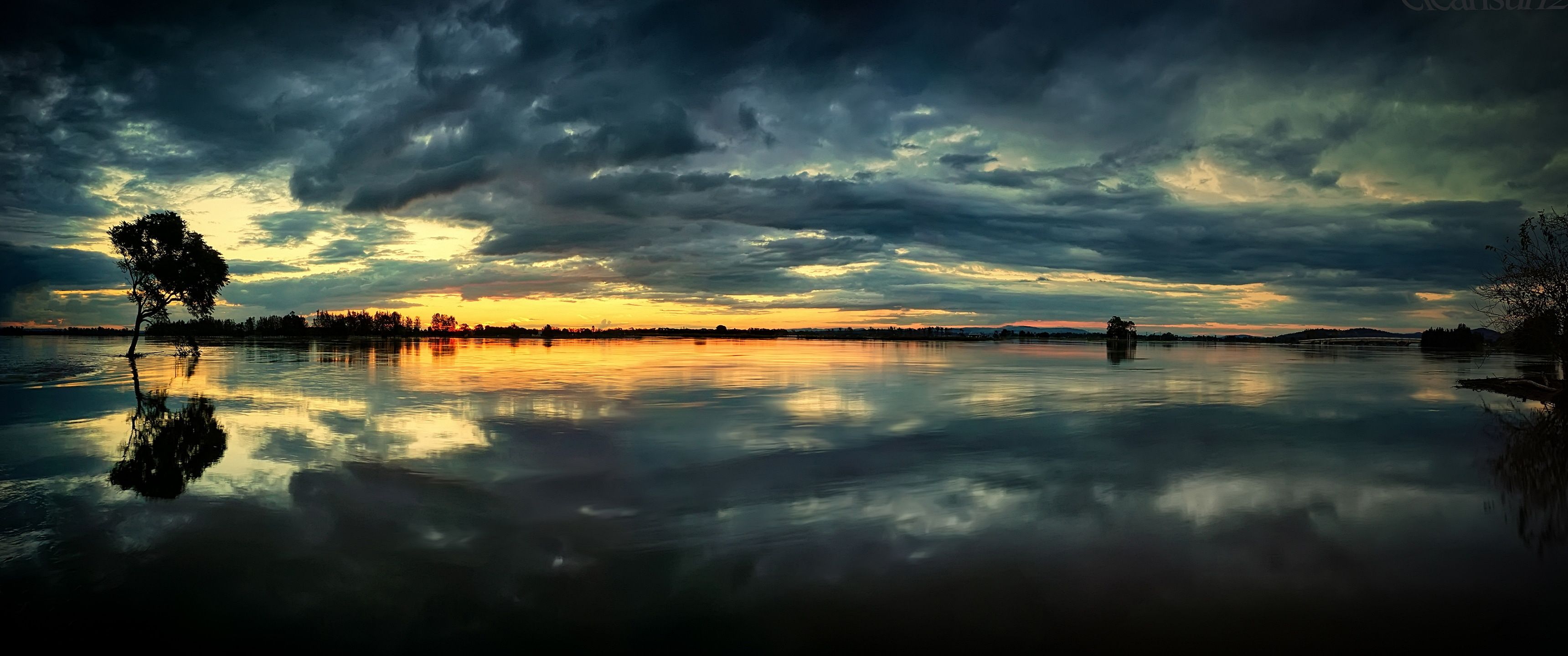 See, Spiegelung, Bäume, Wolken, Abenddämmerung, 21:9, 2K-Hintergrundbild für den Desktop