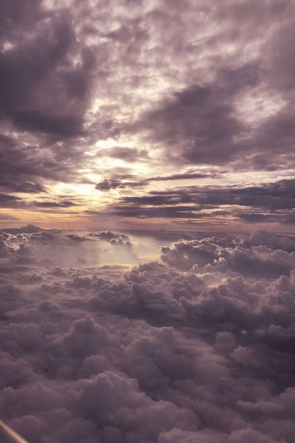 Wolken, Wolkenmeer, Dramatischer Himmel, Sonnenlicht, Hochformat, Hintergrundbild fürs Smartphone