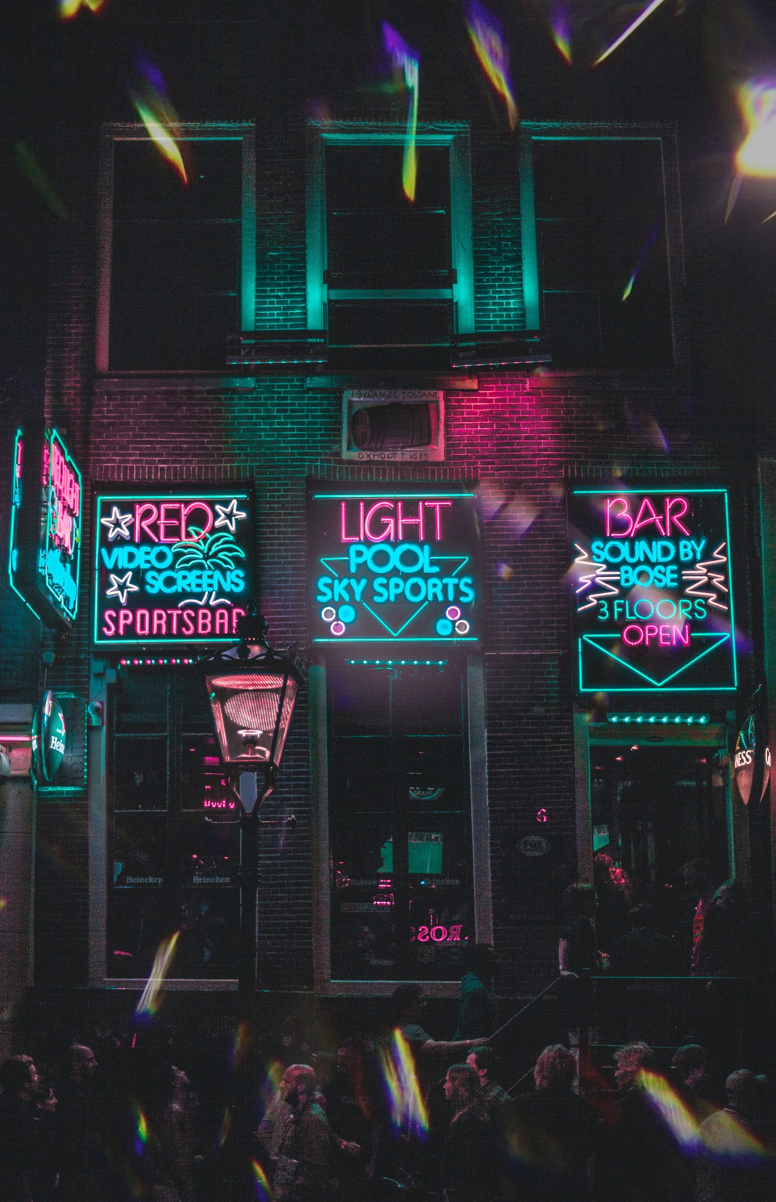 Leuchtreklamen, Bar, Nacht, Fassade, Türkis, QHD+, Hintergrundbild fürs Handy