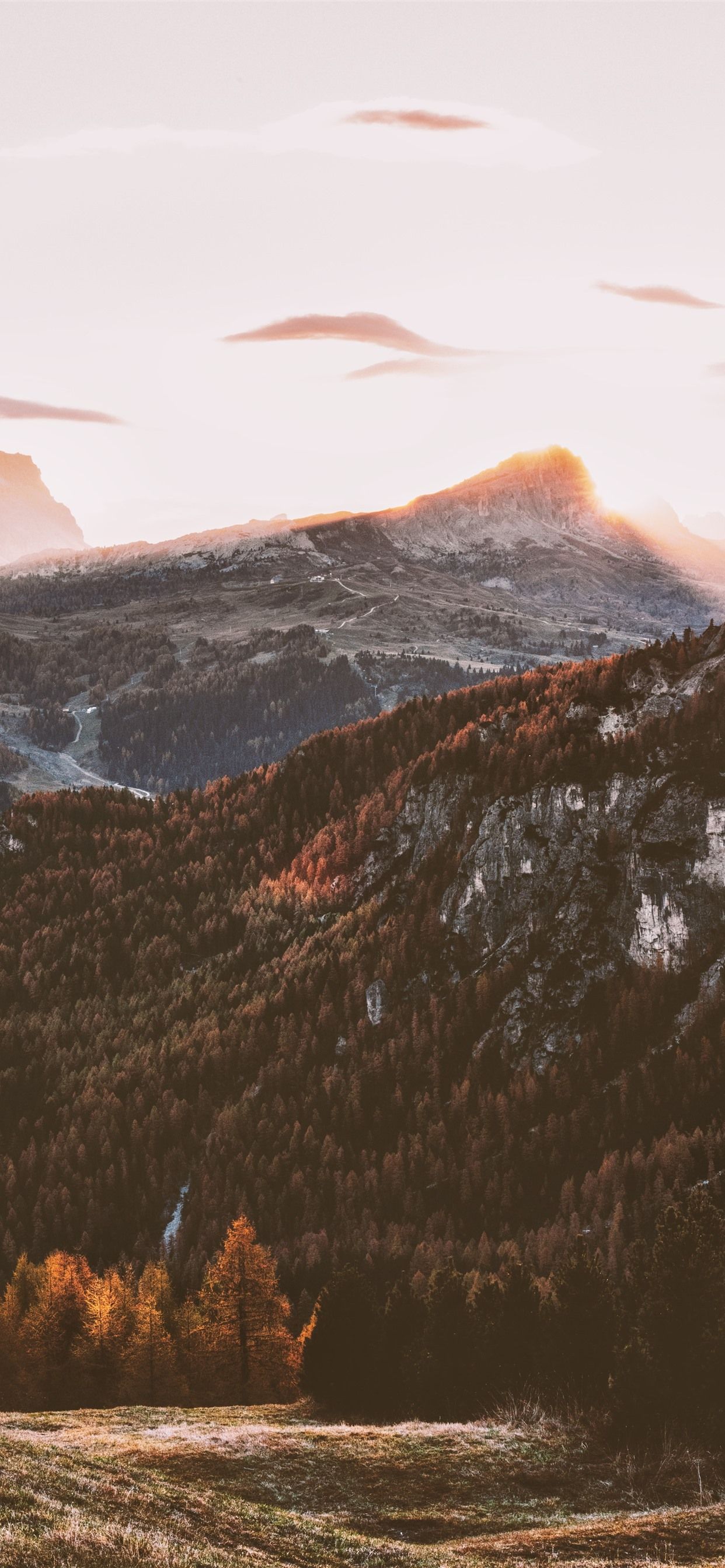 Berge, Herbstwald, Wolken, Landschaft, Full HD, Hintergrundbild fürs Handy