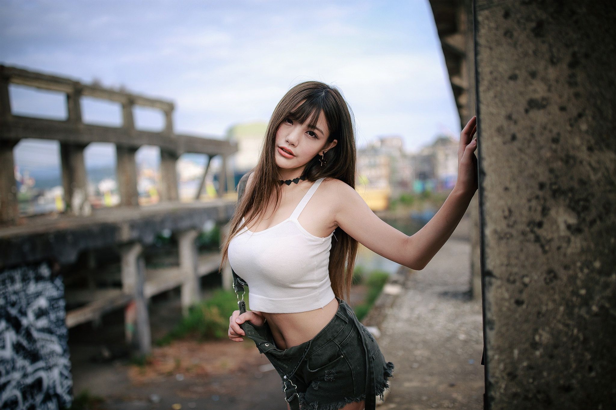 Frau, Brücke, Bauchfreies Top, Lange Haare, Stadt, Full HD, Desktop-Hintergrund für Windows