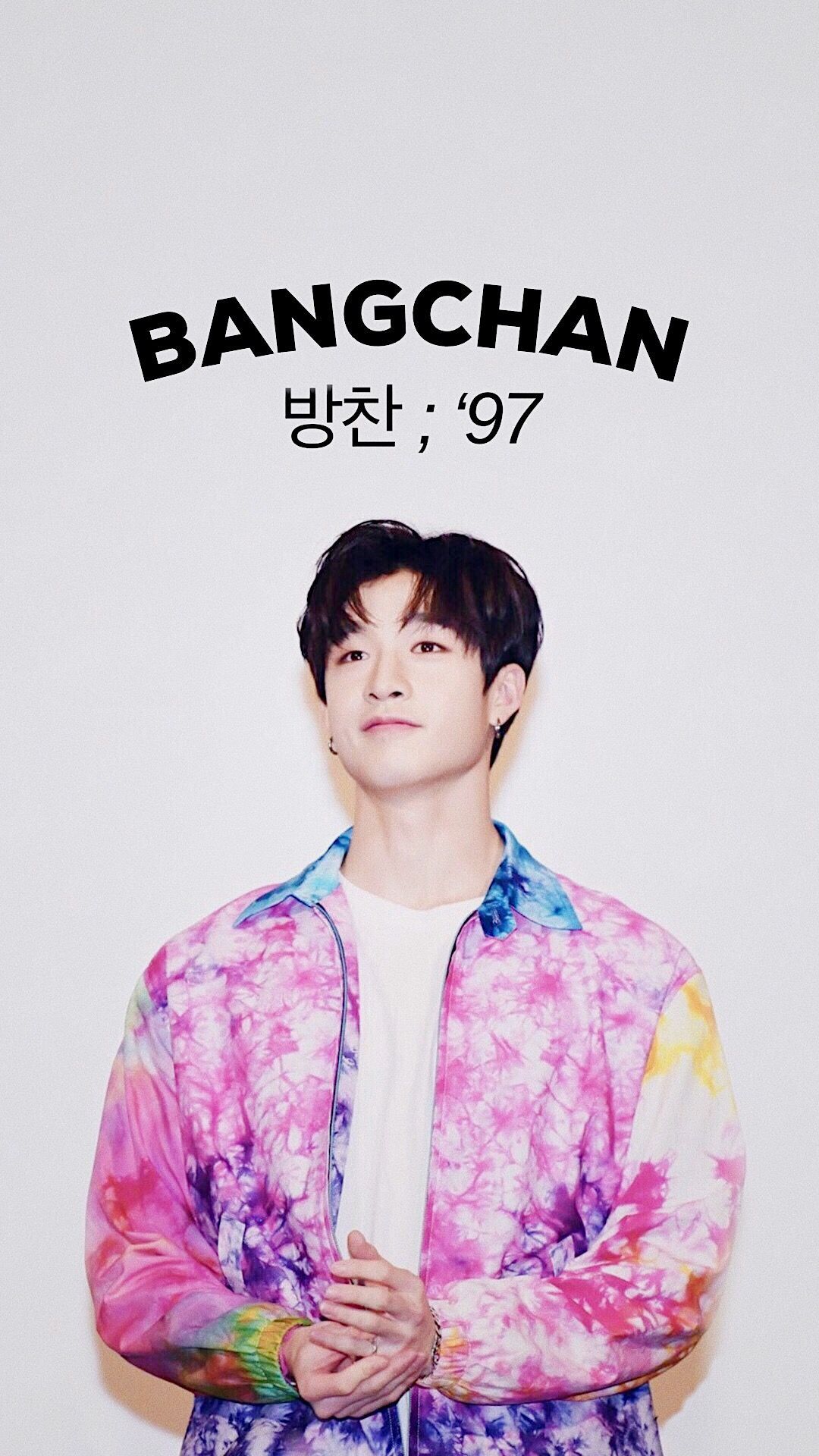 Bang Chan, Stray Kids, K-Pop, Buntes Hemd, Typografie, Hochformat, Hintergrundbild fürs Smartphone
