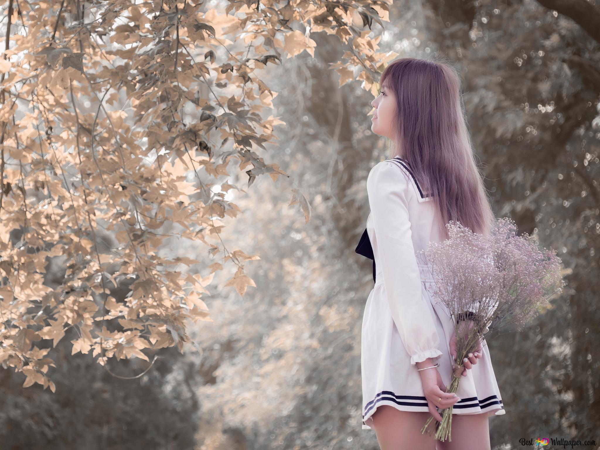 Junge Frau, Lila Haare, Blumenstrauß, Bäume, Rückansicht, Full HD, Tablet-Hintergrund