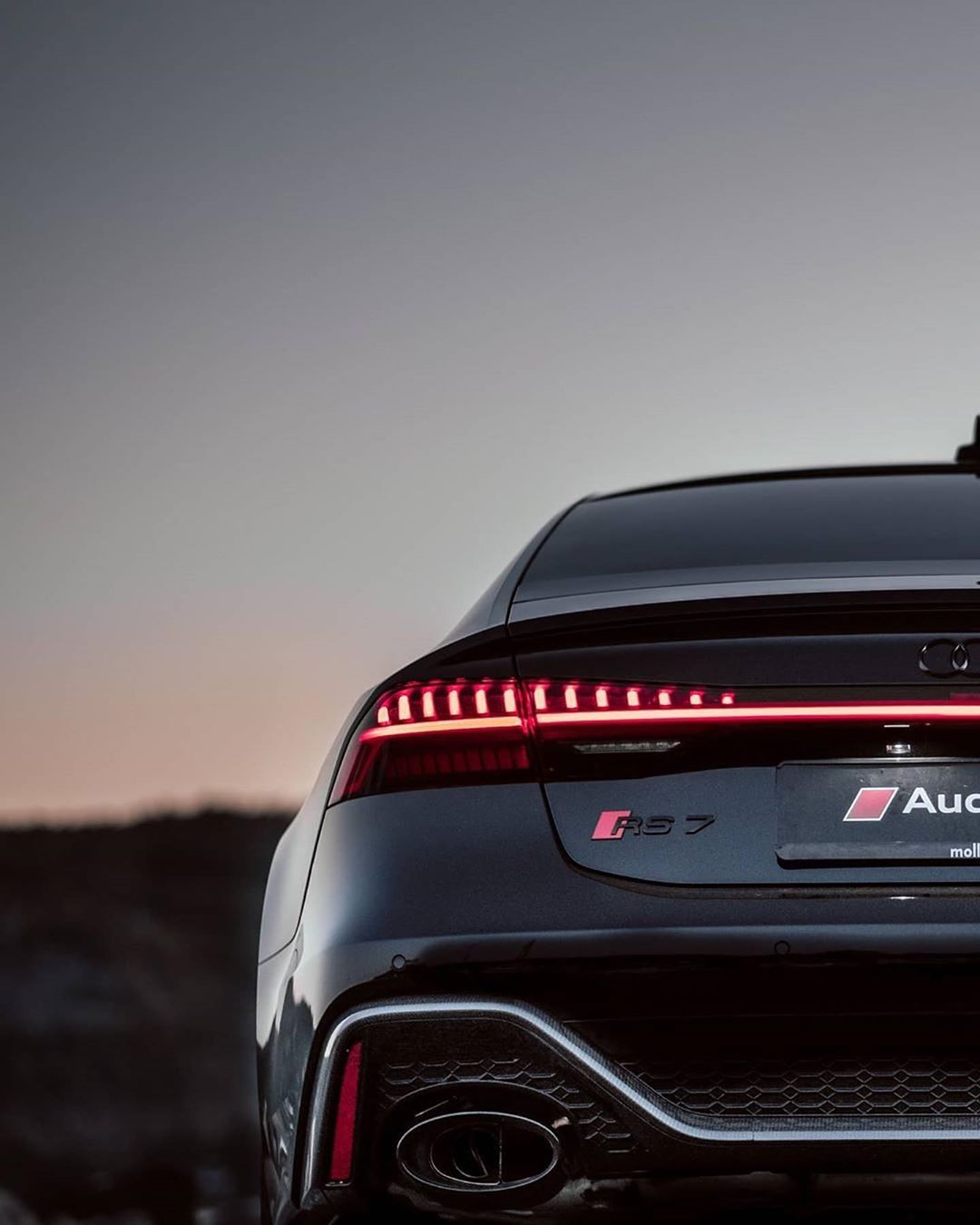 Audi RS7, Heckleuchten, Sonnenuntergang, Detailaufnahme, Dunkelgrau, Hintergrundbild fürs Tablet