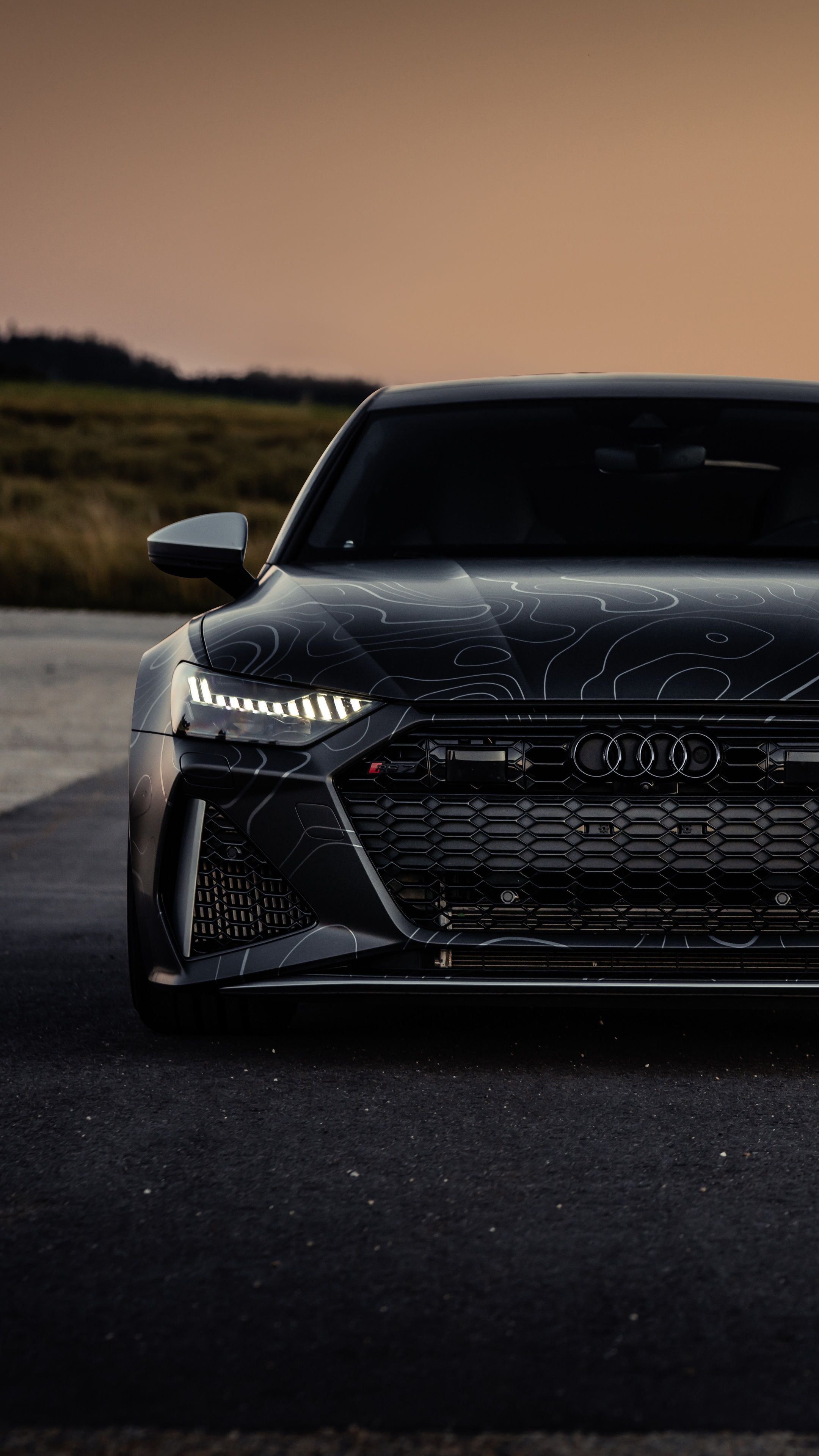 Audi RS7, Schwarz, Sonnenuntergang, Frontansicht, Detailaufnahme, QHD+, Handy-Hintergrundbild
