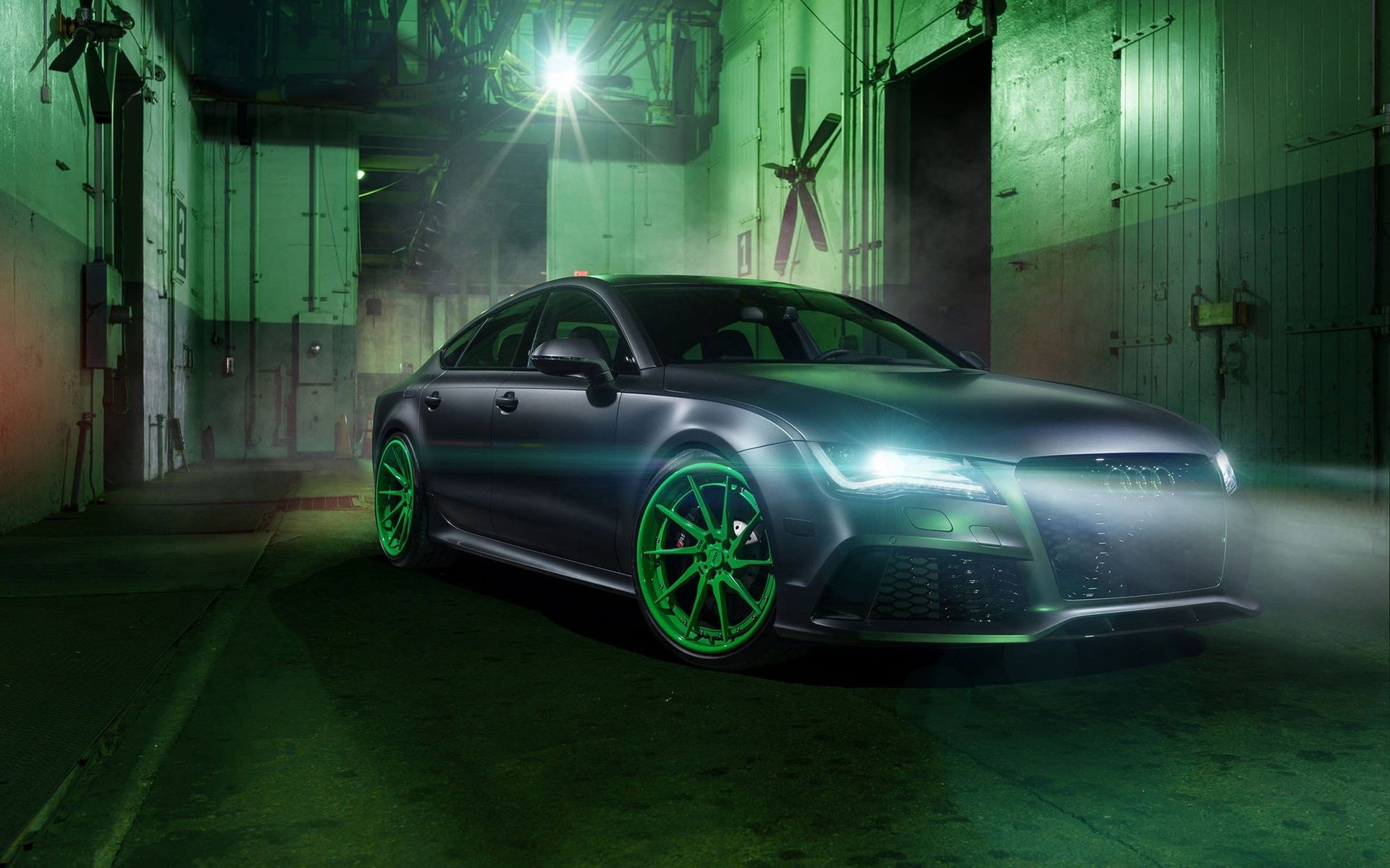 Audi RS7, Grüne Felgen, Grünes Licht, Halle, Nebel, 16:10, Full-HD-Hintergrundbild für den Desktop