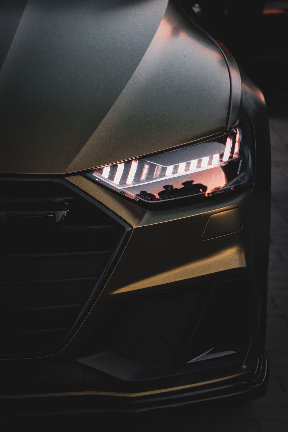 Audi RS7, LED-Scheinwerfer, Detailaufnahme, Dunkel, Grau, Hintergrundbild fürs Handy