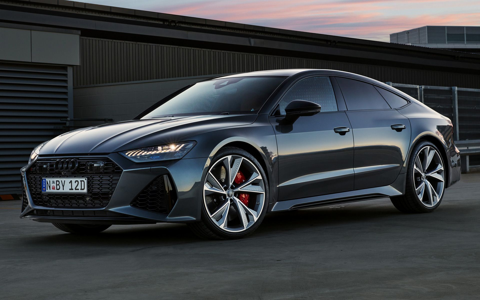 Audi RS7, Grau, Bremssättel, Halle, Dreiviertelansicht, 16:10, Full-HD-Hintergrundbild für den Desktop