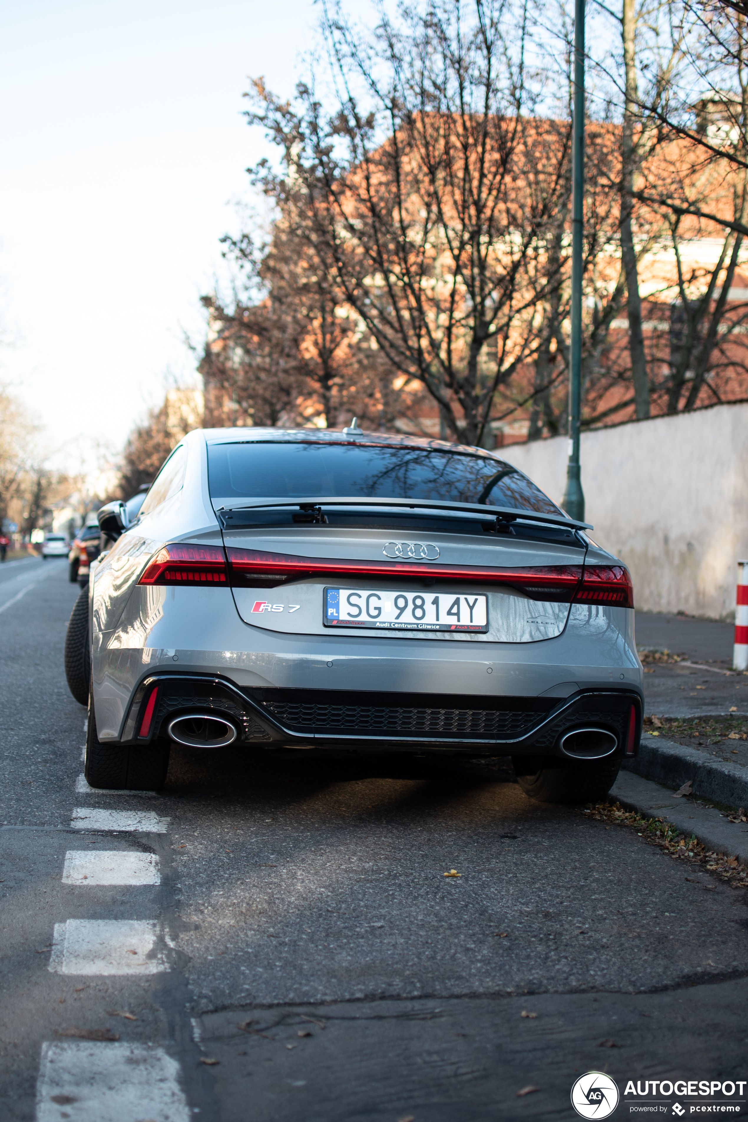Audi RS7, Heckansicht, Silber, Straße, Herbst, QHD+, Sperrbildschirm fürs iPhone