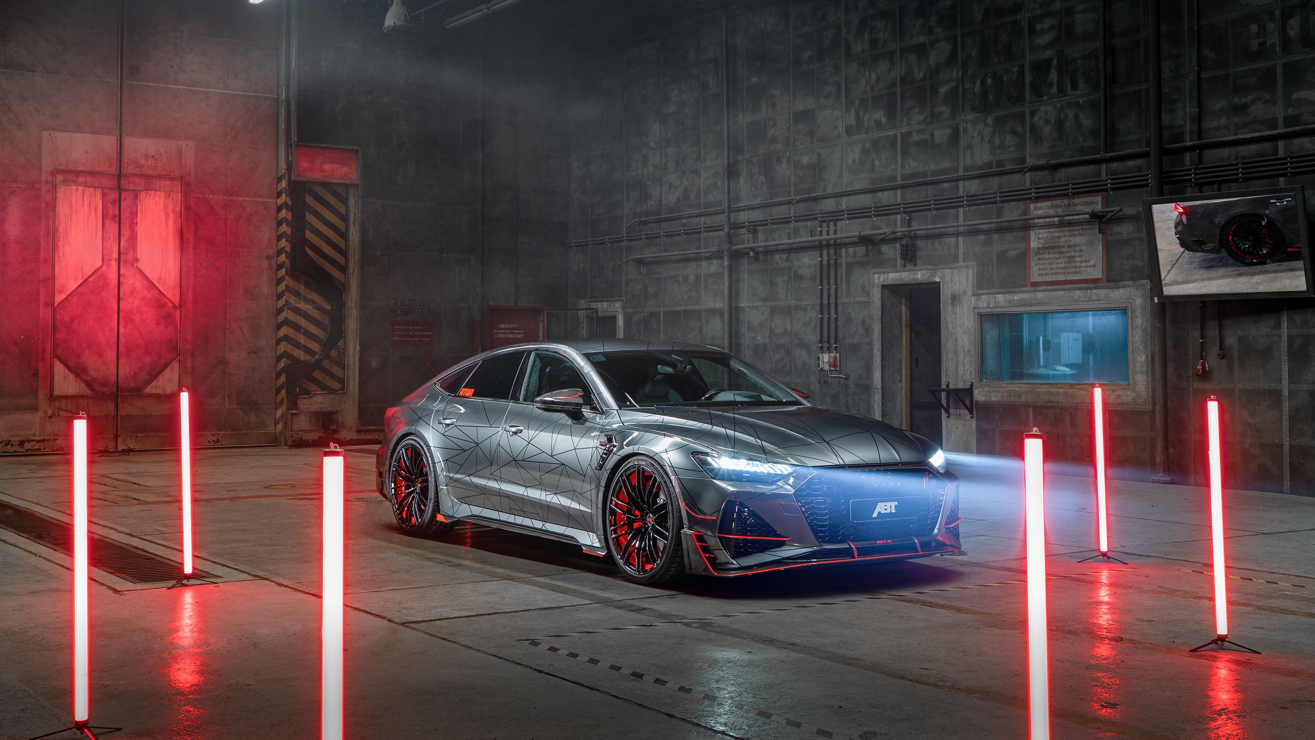 Audi RS7, ABT Sportsline, Rote Leuchtstäbe, Halle, Grau, 2K, Desktop-Hintergrund