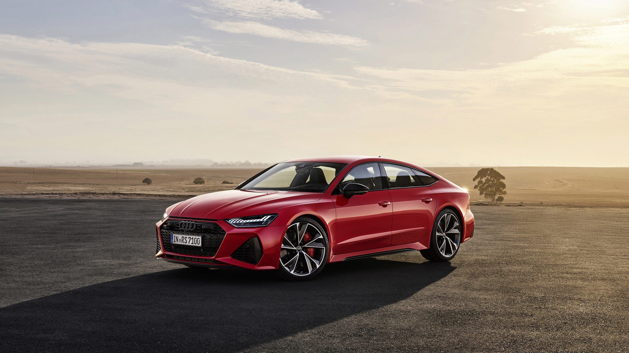 Audi RS7 Sportback, Rot, Sonnenuntergang, Weite Ebene, Dreiviertelansicht, 2K, PC-Hintergrundbild