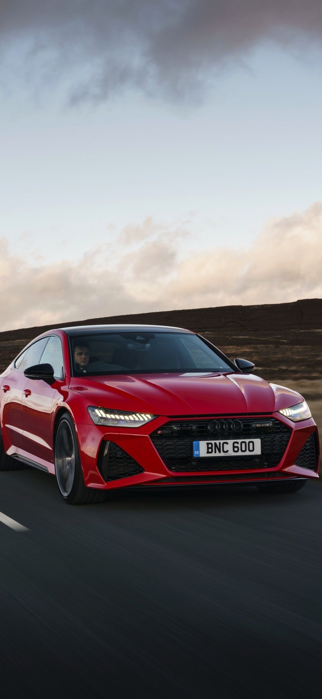 Audi RS7, Rot, Frontansicht, Bewölkter Himmel, Straße, Full HD, Hintergrundbild fürs Handy