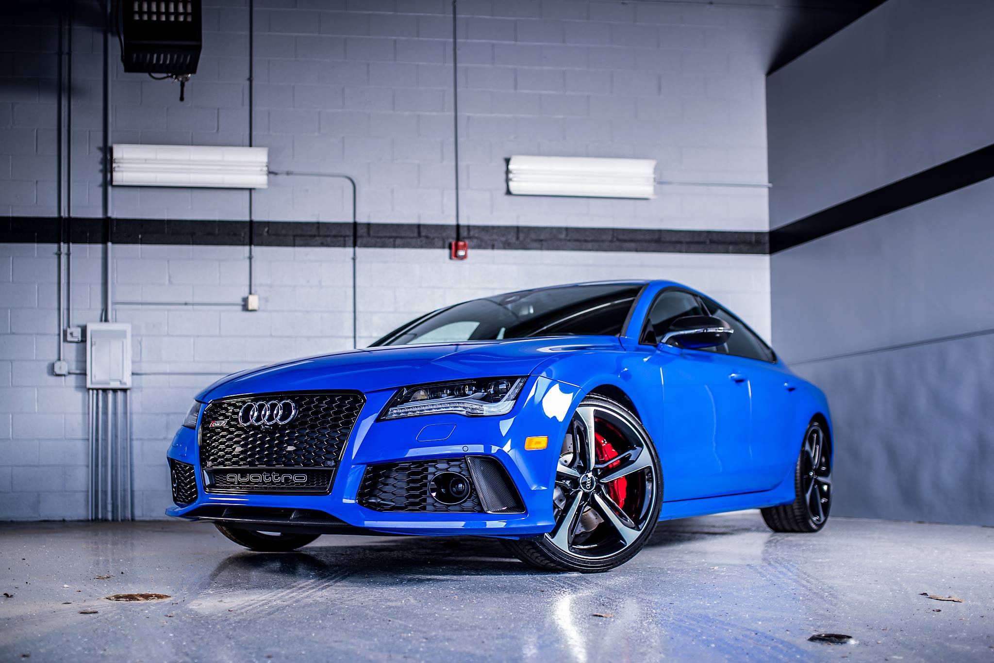 Audi RS7, Blau, Garage, Rote Bremssättel, Frontansicht, Full HD, Desktop-Hintergrund für Windows