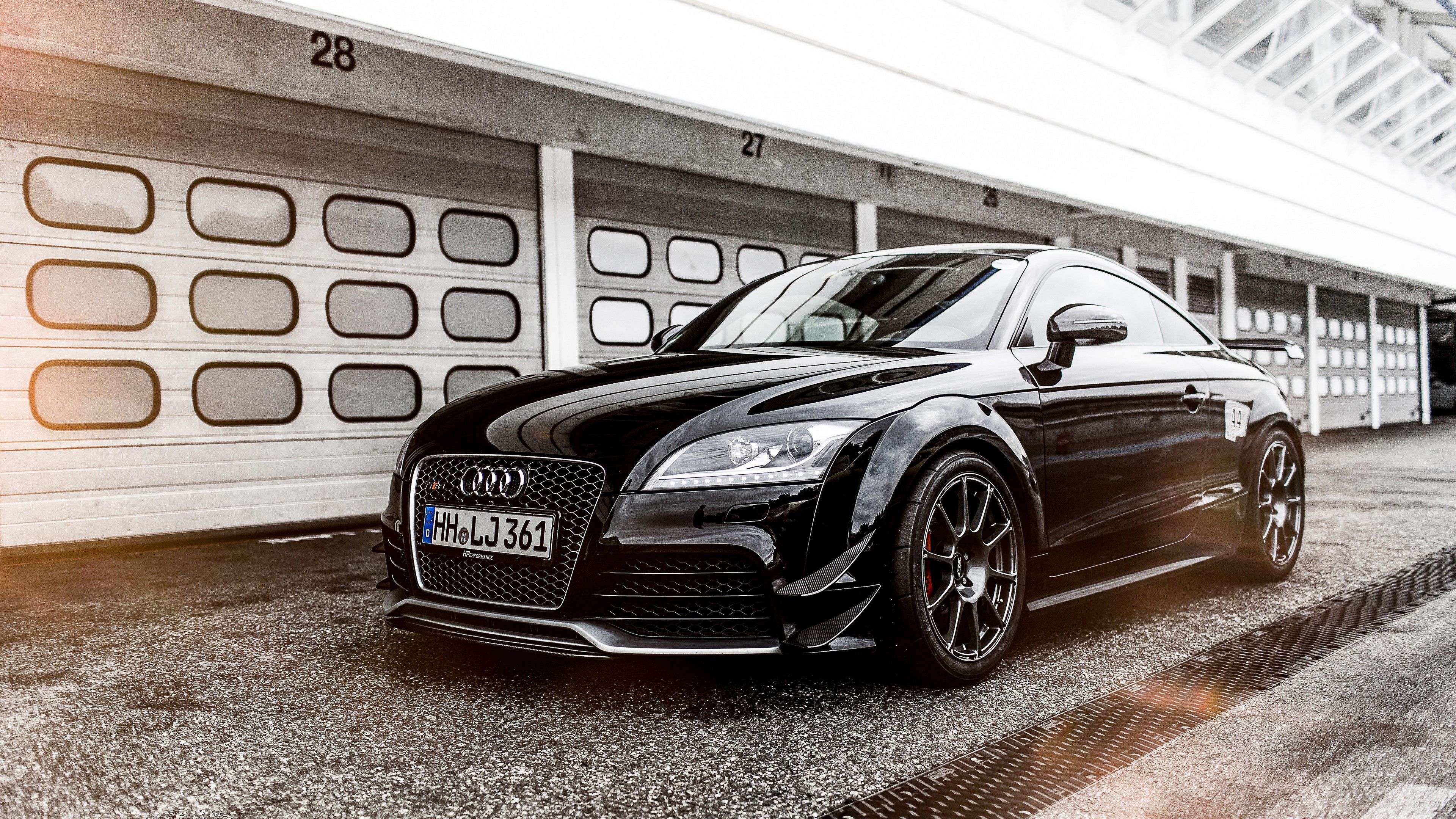 Audi TT, Schwarz, Boxengasse, Rennstrecke, Coupé, 16:9, 4K-Hintergrundbild für den Desktop