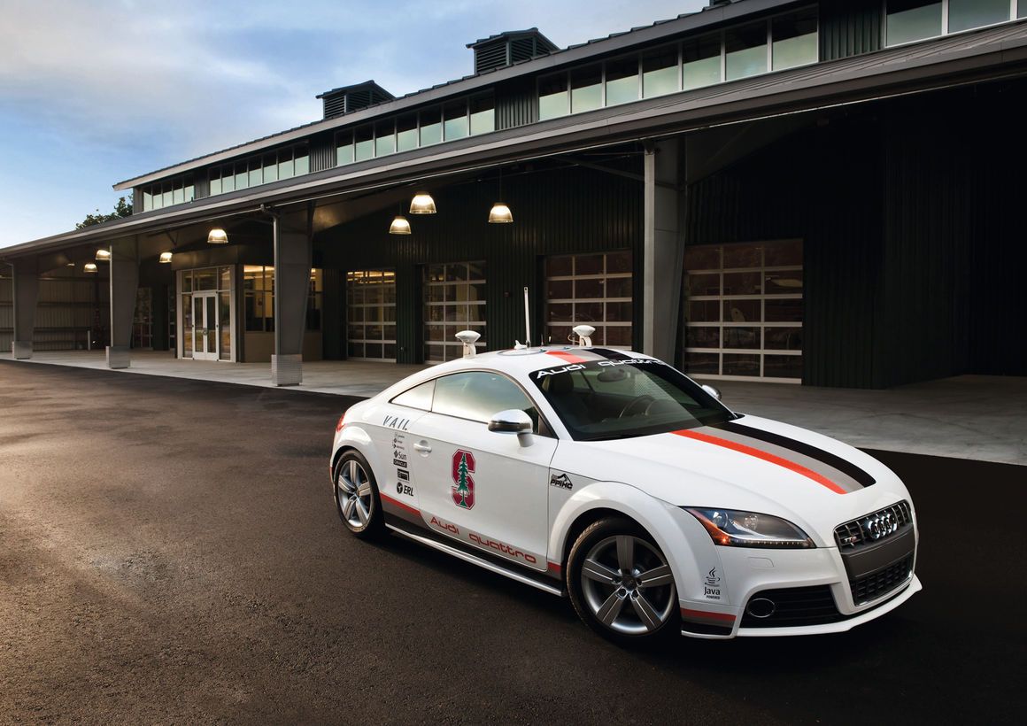 Audi TT, Rennstreifen, Weiß, Gebäude, Dämmerung, Hintergrundbild