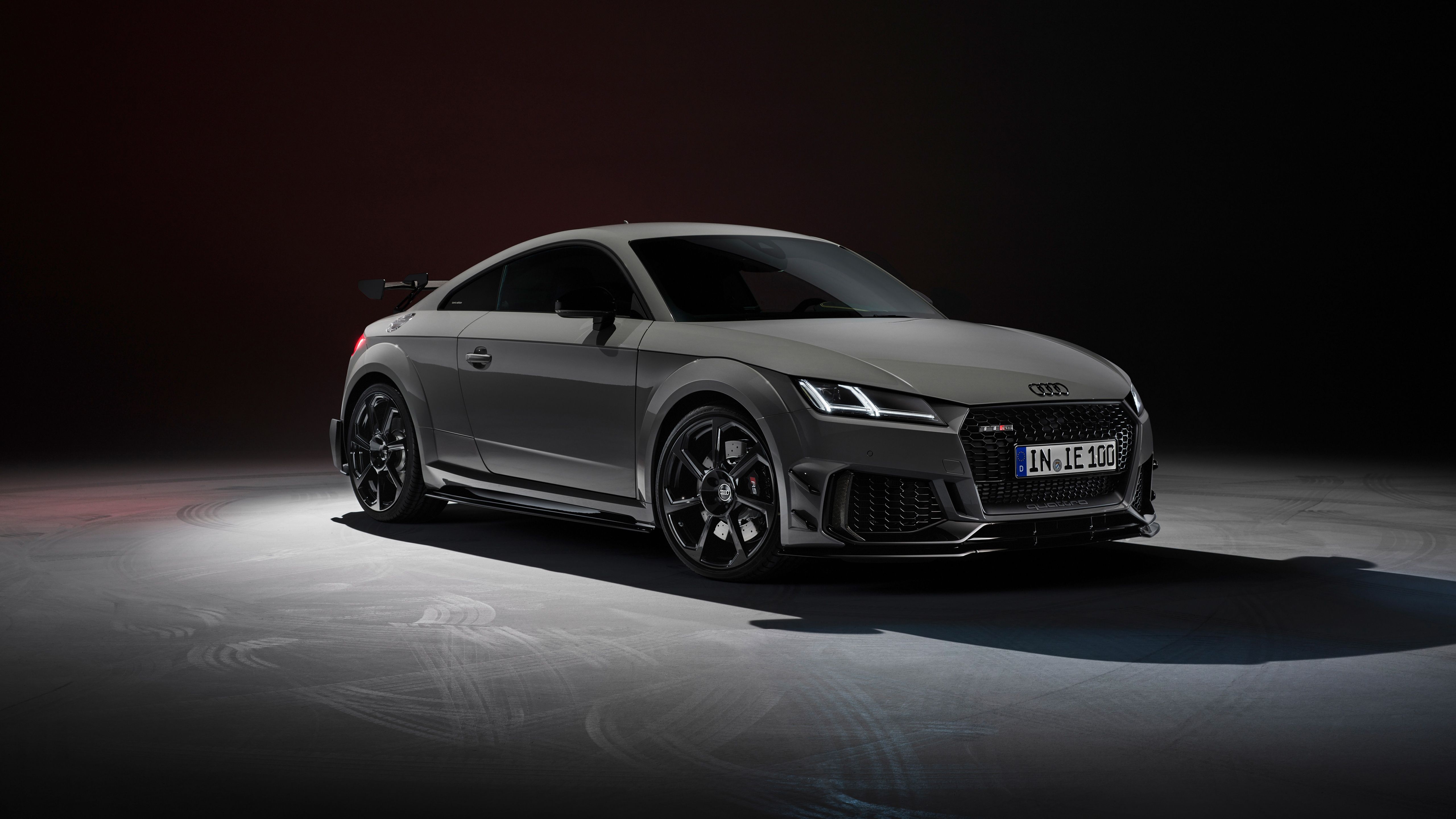 Audi TT RS, Grau, Studio, Dunkel, Dreiviertelansicht, 16:9, 5K-Hintergrundbild für den Desktop