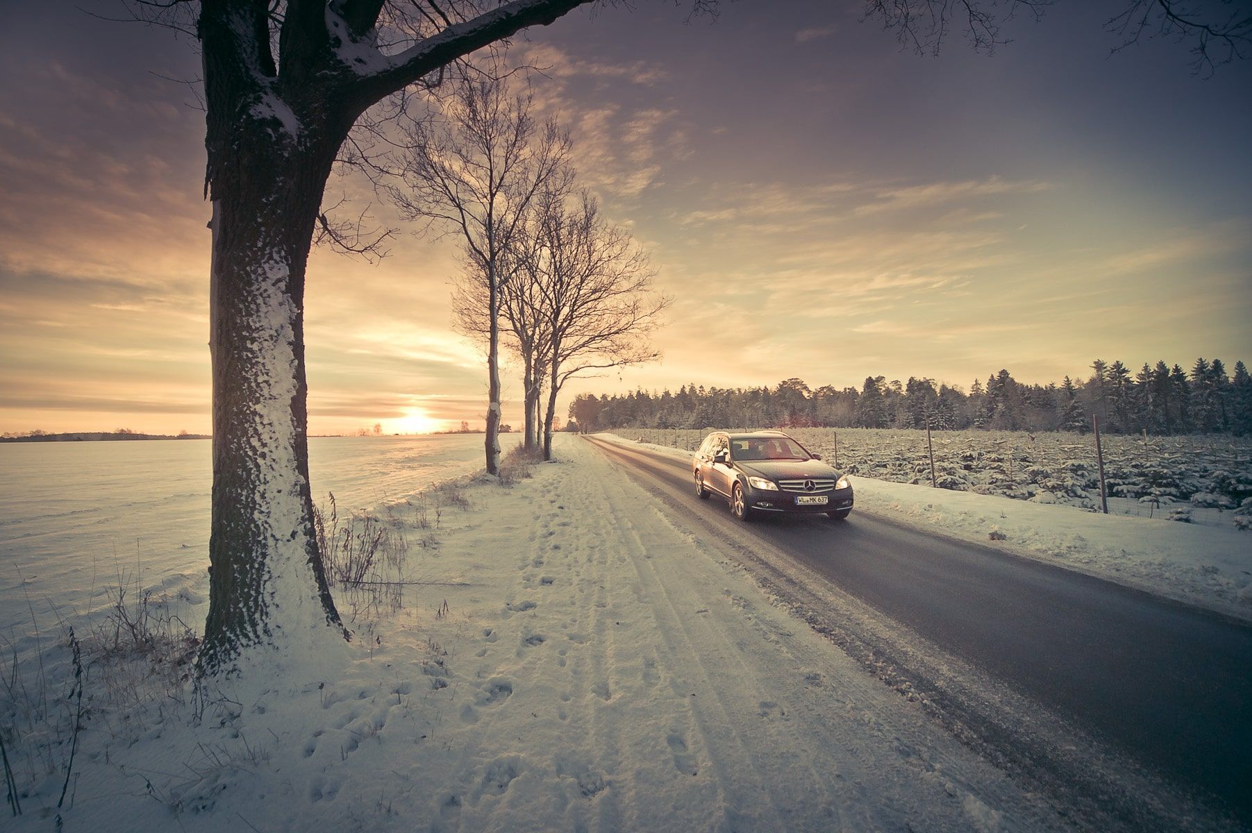 Winterstraße, Schnee, Auto, Sonnenuntergang, Bäume, HD, Hintergrundbild für den PC