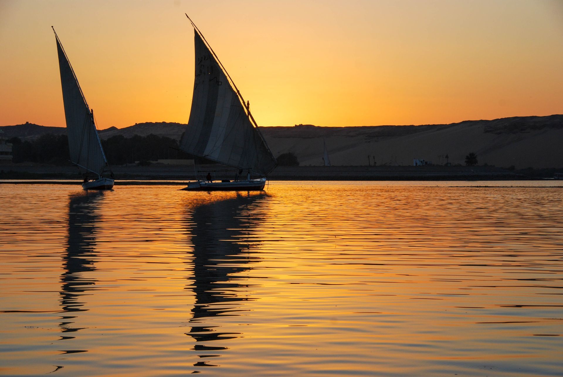 Segelboote, Sonnenuntergang, Fluss, Spiegelung, Goldener Himmel, Full HD, Desktop-Hintergrund