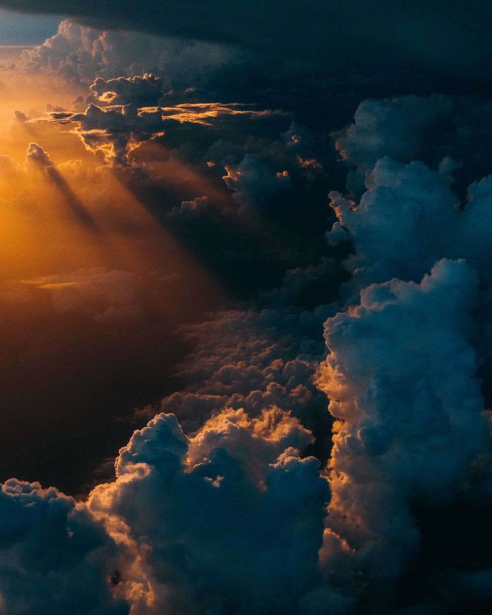 Wolken, Sonnenstrahlen, Gewitterwolken, Dramatischer Himmel, Orange und Blau, HD-Tablet-Hintergrundbild