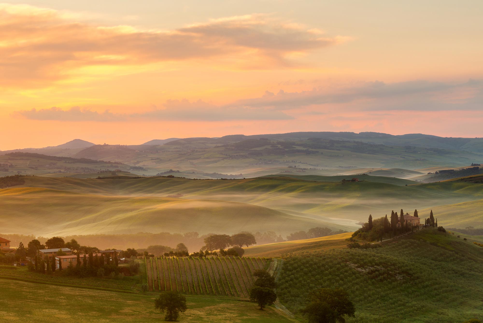 Toskana, Val d'Orcia, Italien, Hügellandschaft, Sonnenaufgang, Nebel, Full-HD-Hintergrundbild für PC