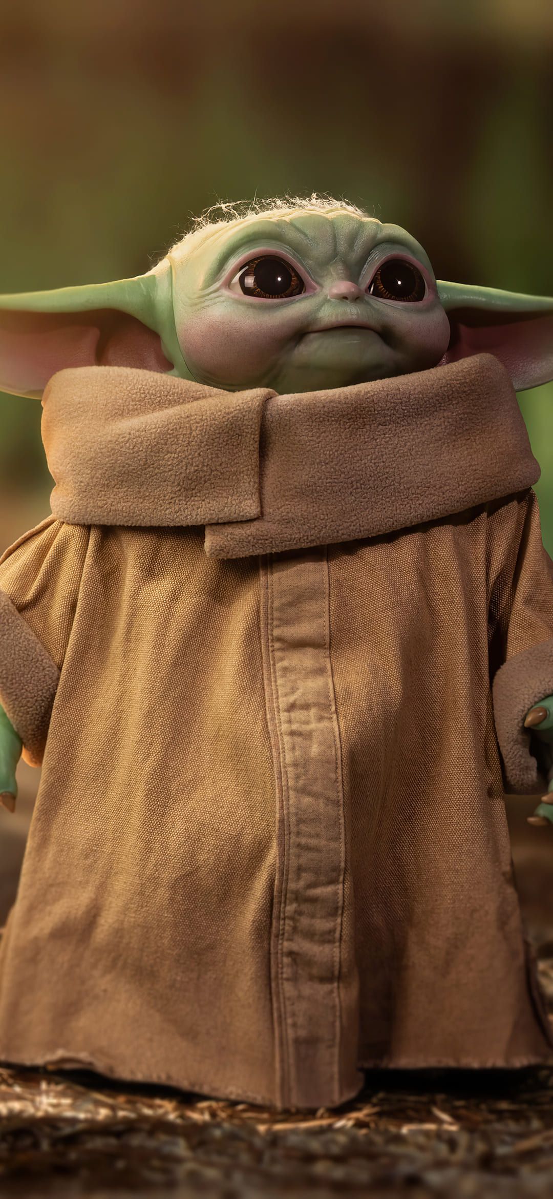 Grogu, Mantel, Grün, Ganzkörper, Star Wars, Hochformat, Hintergrundbild fürs Smartphone