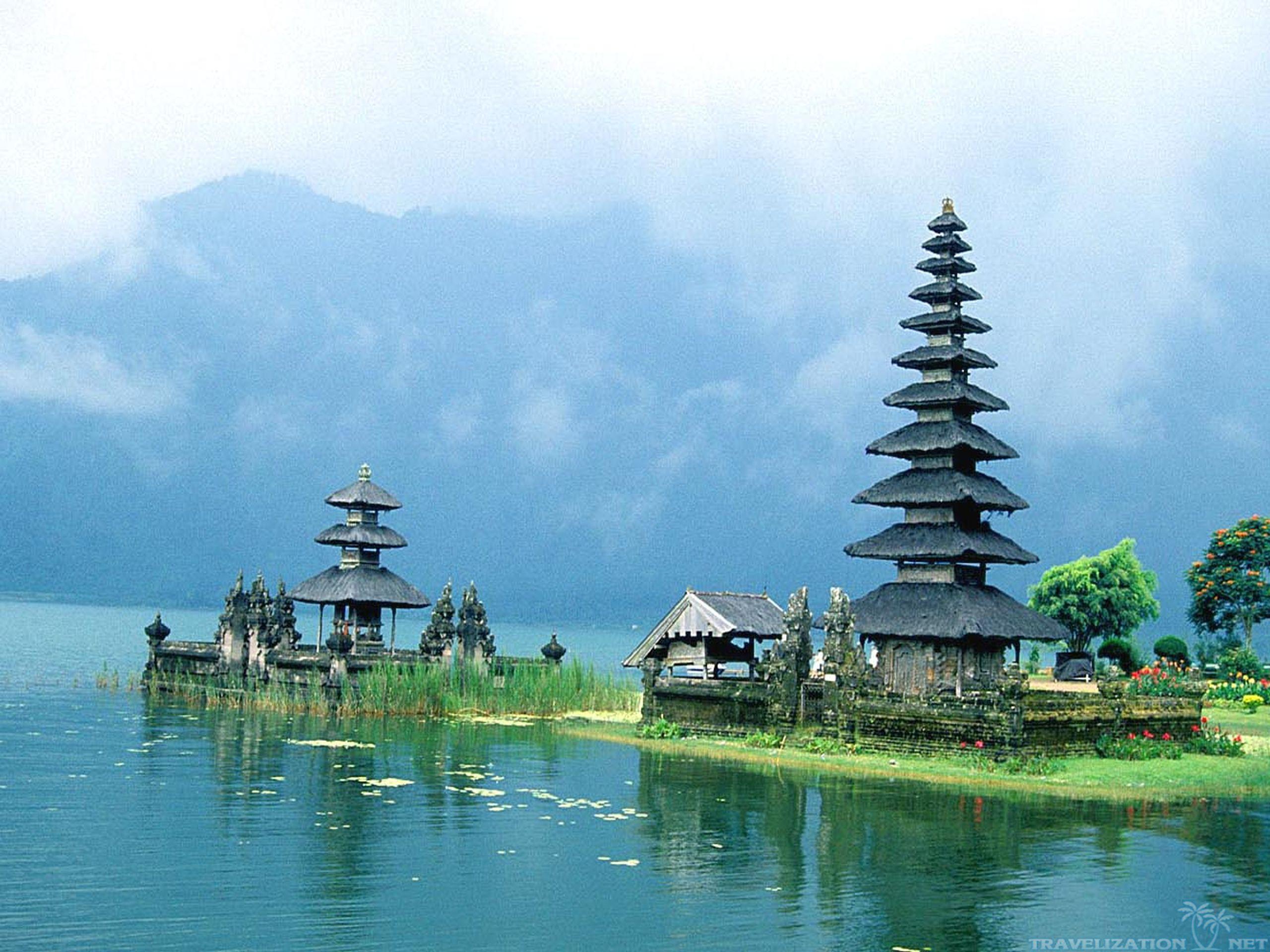 Pura Ulun Danu Bratan, Bali, Tempel, See, Berge, Dunst, 2K, Hintergrundbild fürs Tablet