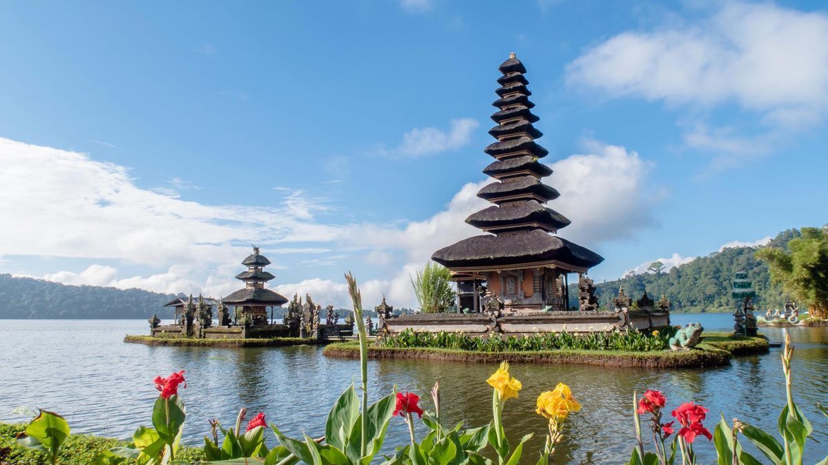 Pura Ulun Danu Bratan, Bali, Tempel, Bratan-See, Blumen, Blauer Himmel, Hintergrundbild