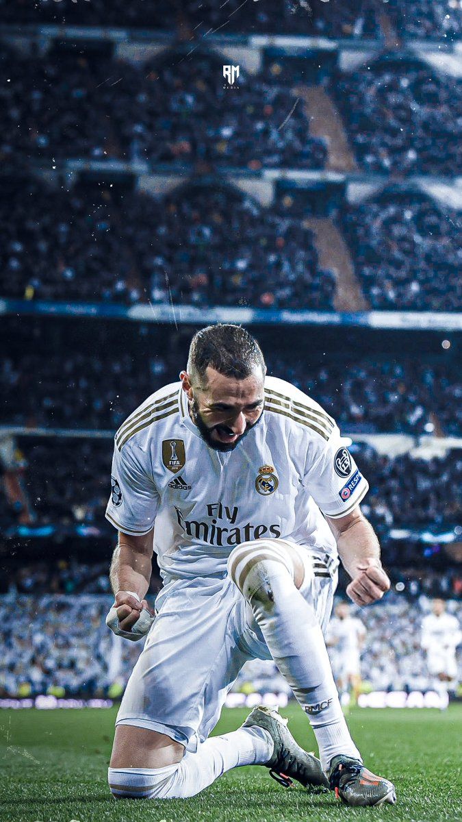 Real Madrid, Fußballspieler, Kniend, Stadion, Hochformat, Hintergrundbild fürs Smartphone