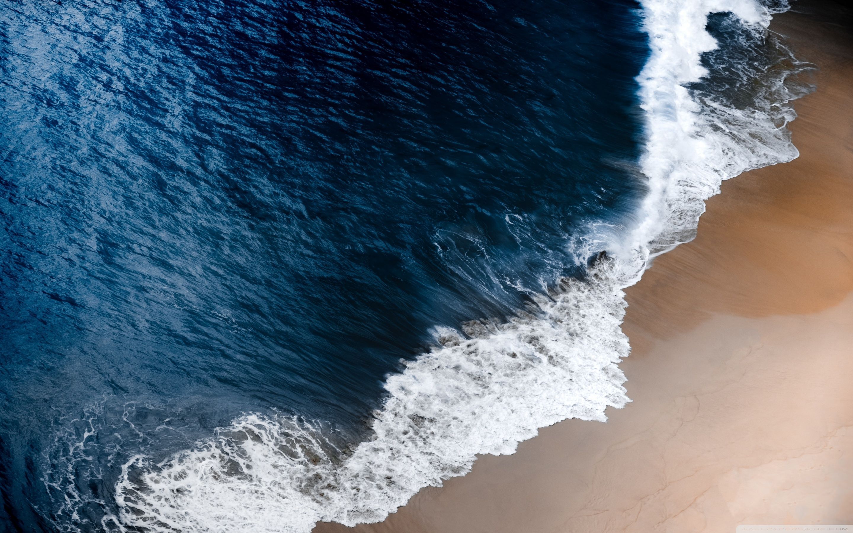 Luftaufnahme, Strand, Welle, Dunkelblaues Meer, Sand, 2K, Hintergrundbild für den PC