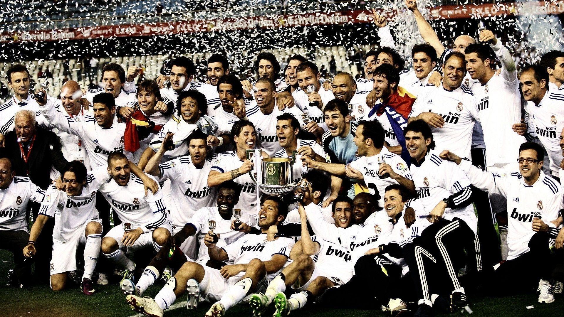 Real Madrid, Mannschaft, Meisterfeier, Konfetti, Gruppenfoto, Full HD, PC-Hintergrundbild