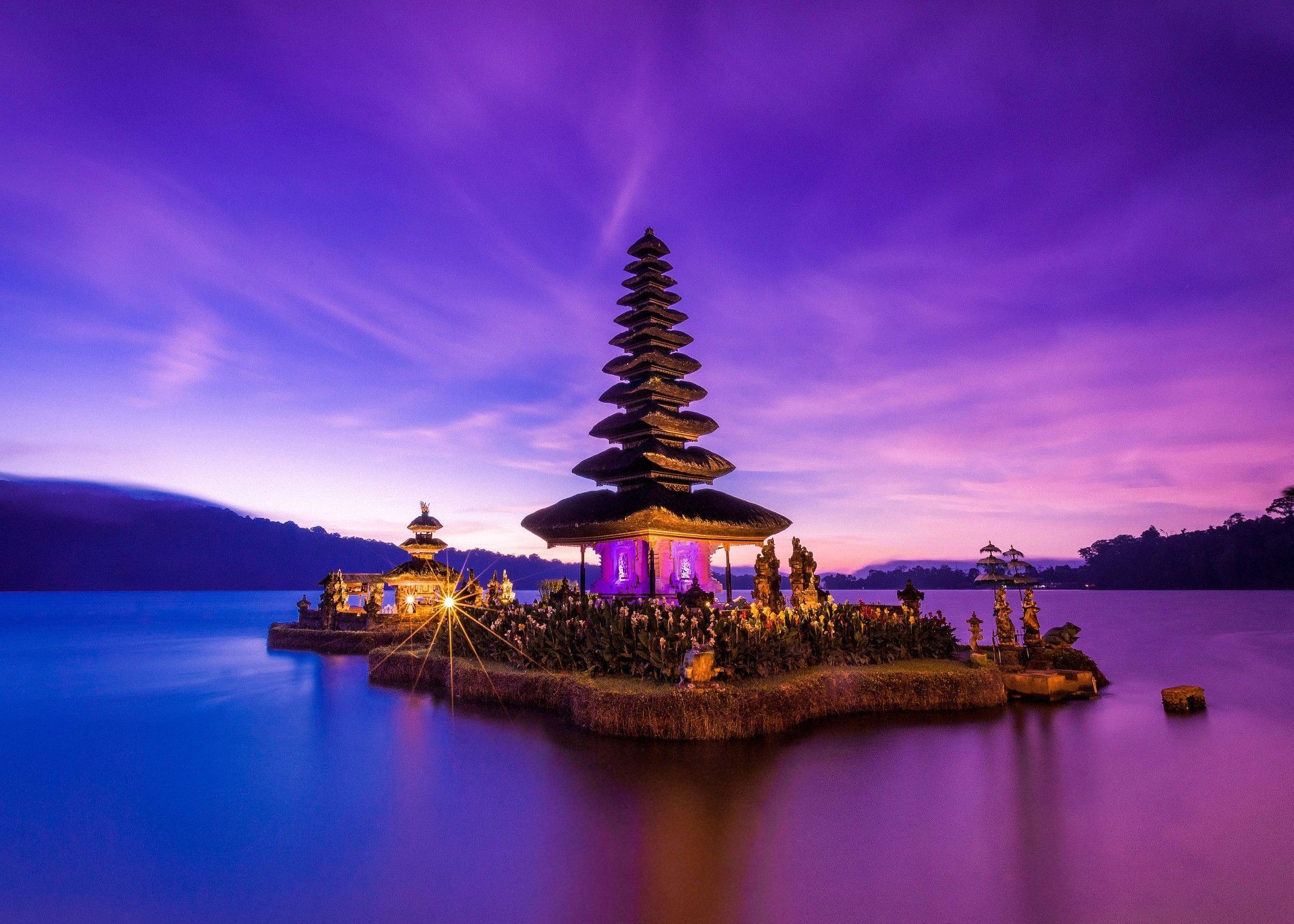 Pura Ulun Danu Bratan, Bali, Tempel, Lila Himmel, Dämmerung, Beleuchtung, Full HD, PC-Hintergrundbild