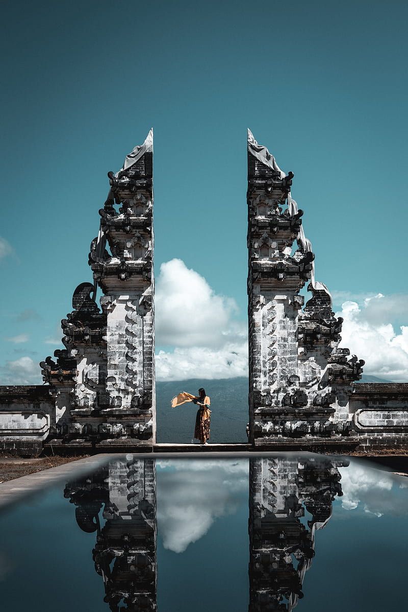 Pura Lempuyang, Gates of Heaven, Bali, Tempeltor, Spiegelung, Wolken, Hintergrundbild fürs iPad