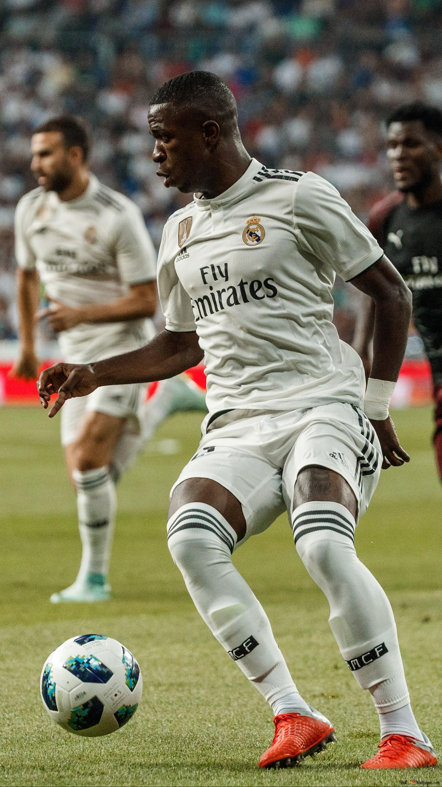 Real Madrid, Fußballspieler, Ballführung, Rasen, QHD+, Hintergrundbild fürs Handy