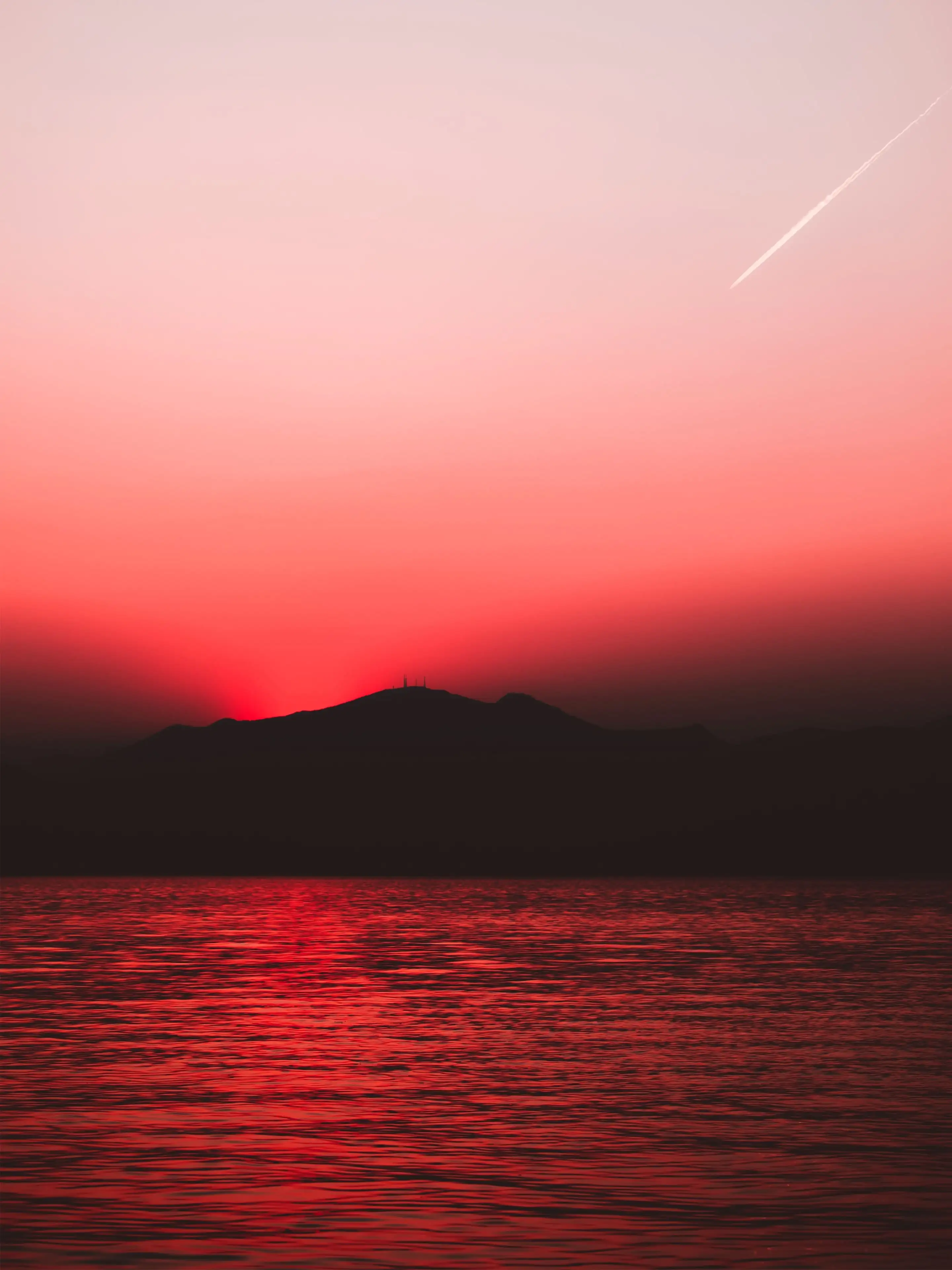 Berg, Silhouette, Rosa Himmel, Meer, Spiegelung, QHD+, iPad-Hintergrundbild