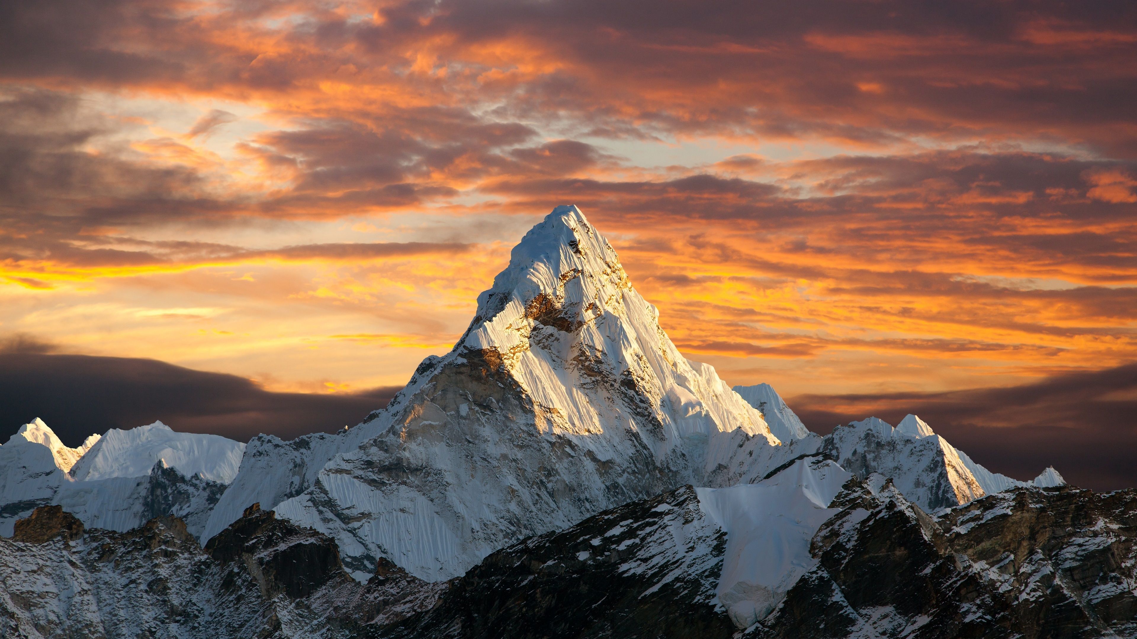 Ama Dablam, Himalaya, Nepal, Sonnenuntergang, Oranger Himmel, 4K, Breitbild-Hintergrundbild