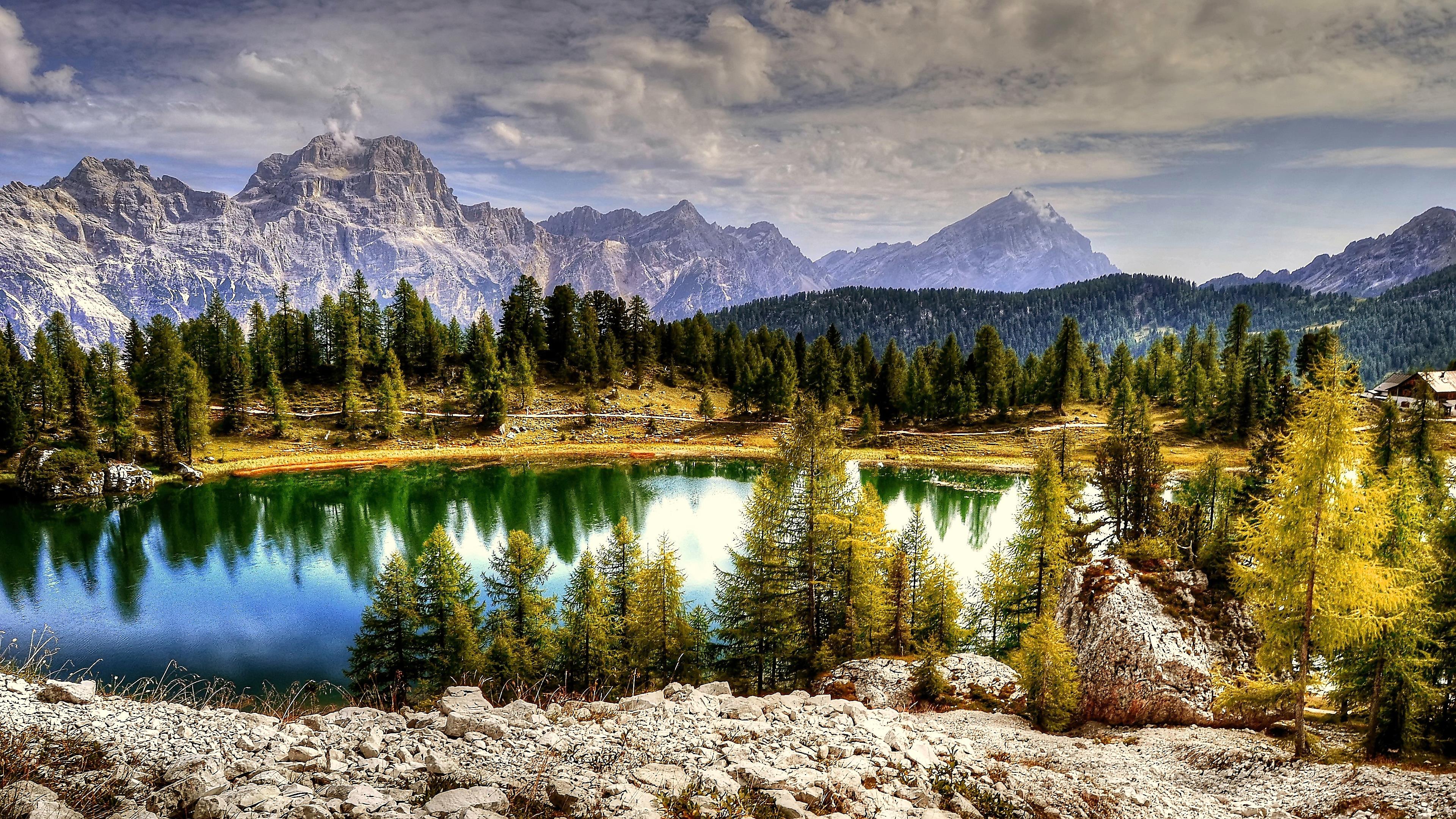 Bergsee, Lärchen, Herbst, Bergkette, HDR, 16:9, 4K-Hintergrundbild für den Desktop