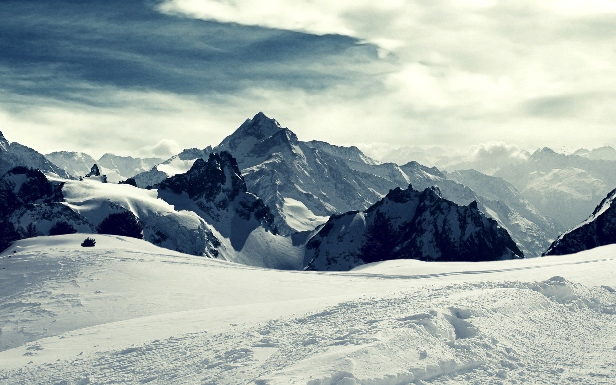 Schneegipfel, Gletscher, Schneefeld, Bewölkter Himmel, Hochgebirge, 2K, Desktop-Hintergrund