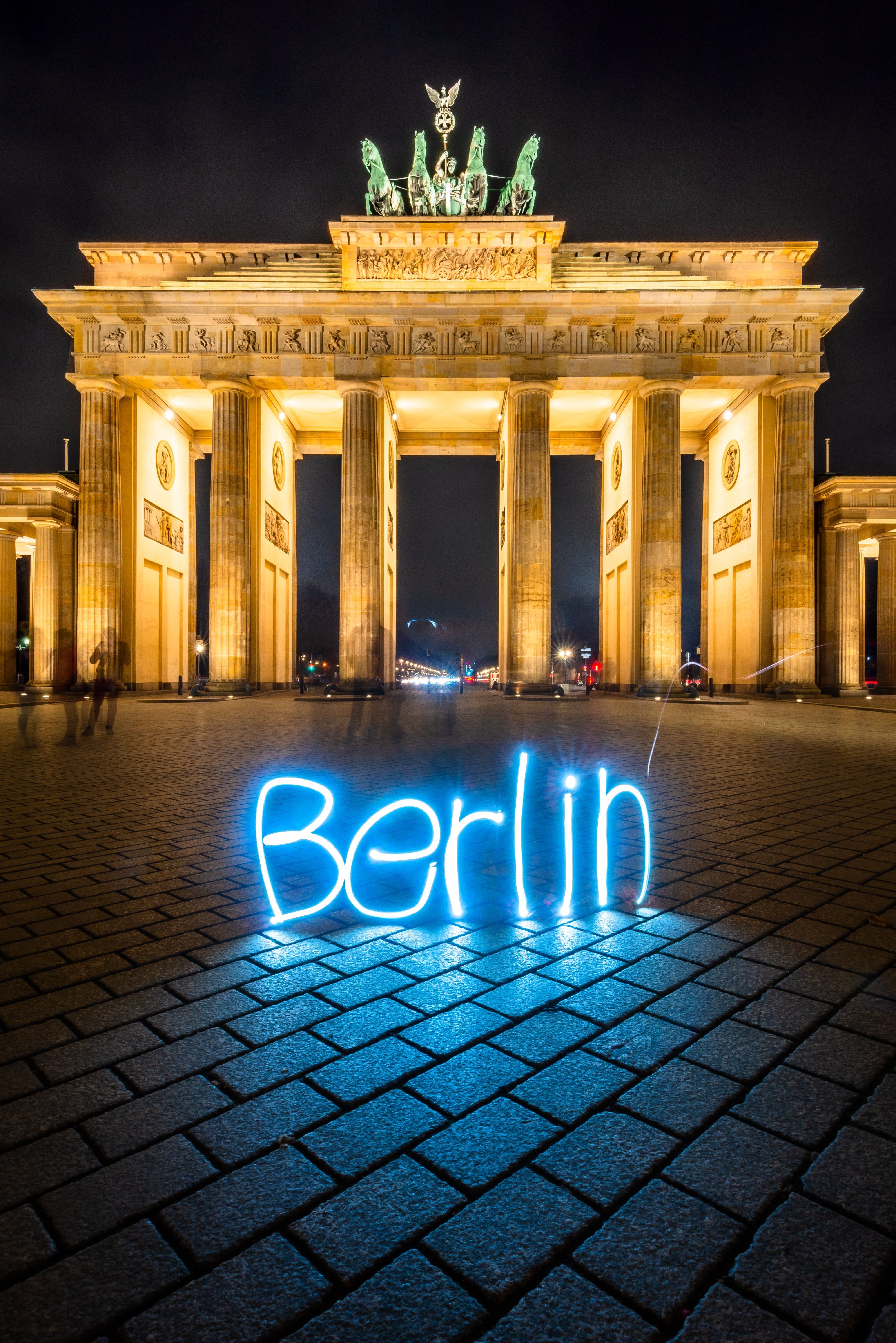 Brandenburger Tor, Berlin, Leuchtschrift, Nacht, Lichtmalerei, Blaues Licht, iPad-Hintergrundbild