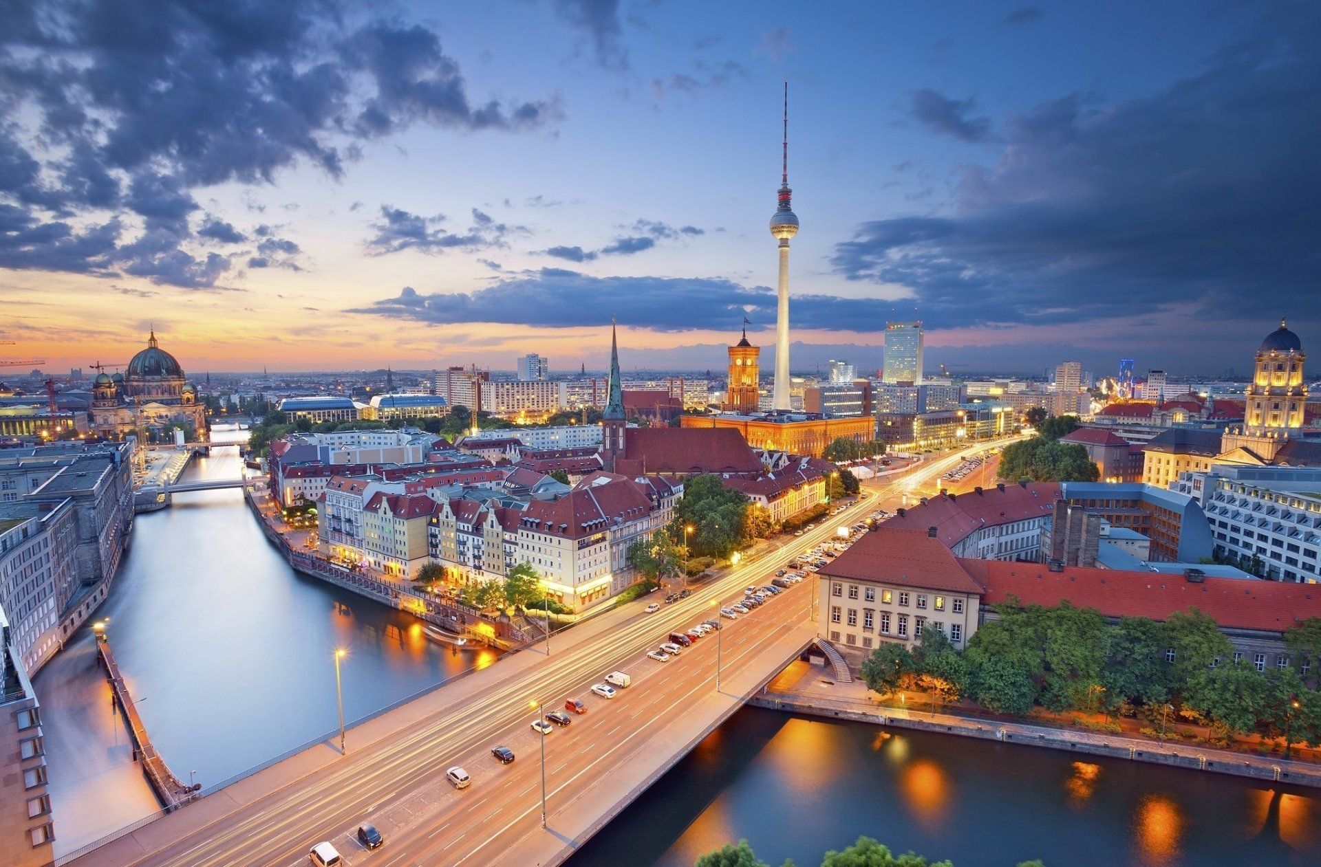 Berliner Fernsehturm, Spree, Berlin, Stadtpanorama, Abenddämmerung, Luftaufnahme, Full-HD-Hintergrund
