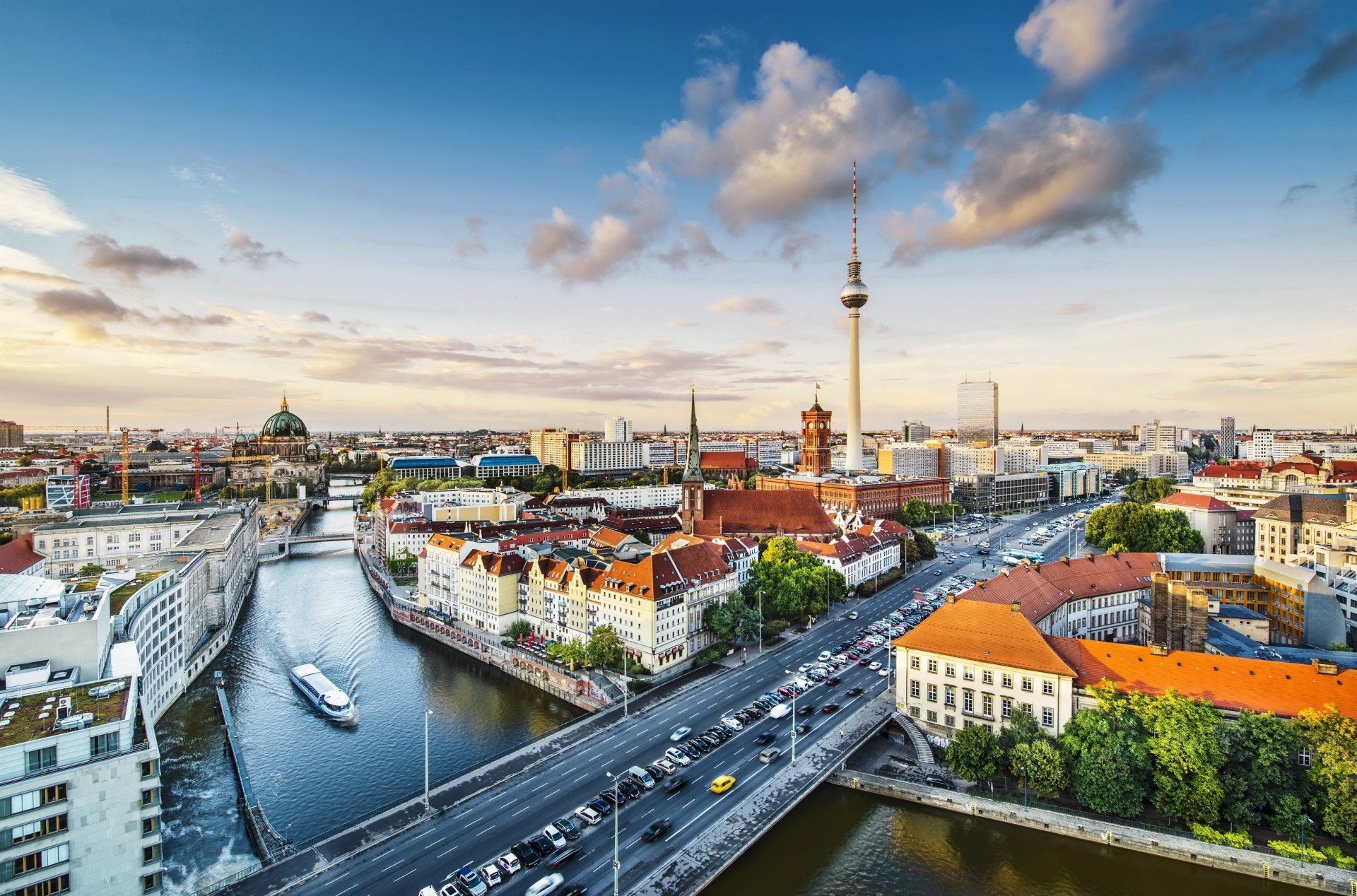 Berliner Fernsehturm, Spree, Berlin, Stadtpanorama, Blauer Himmel, Wolken, Full-HD-Hintergrundbild für PC