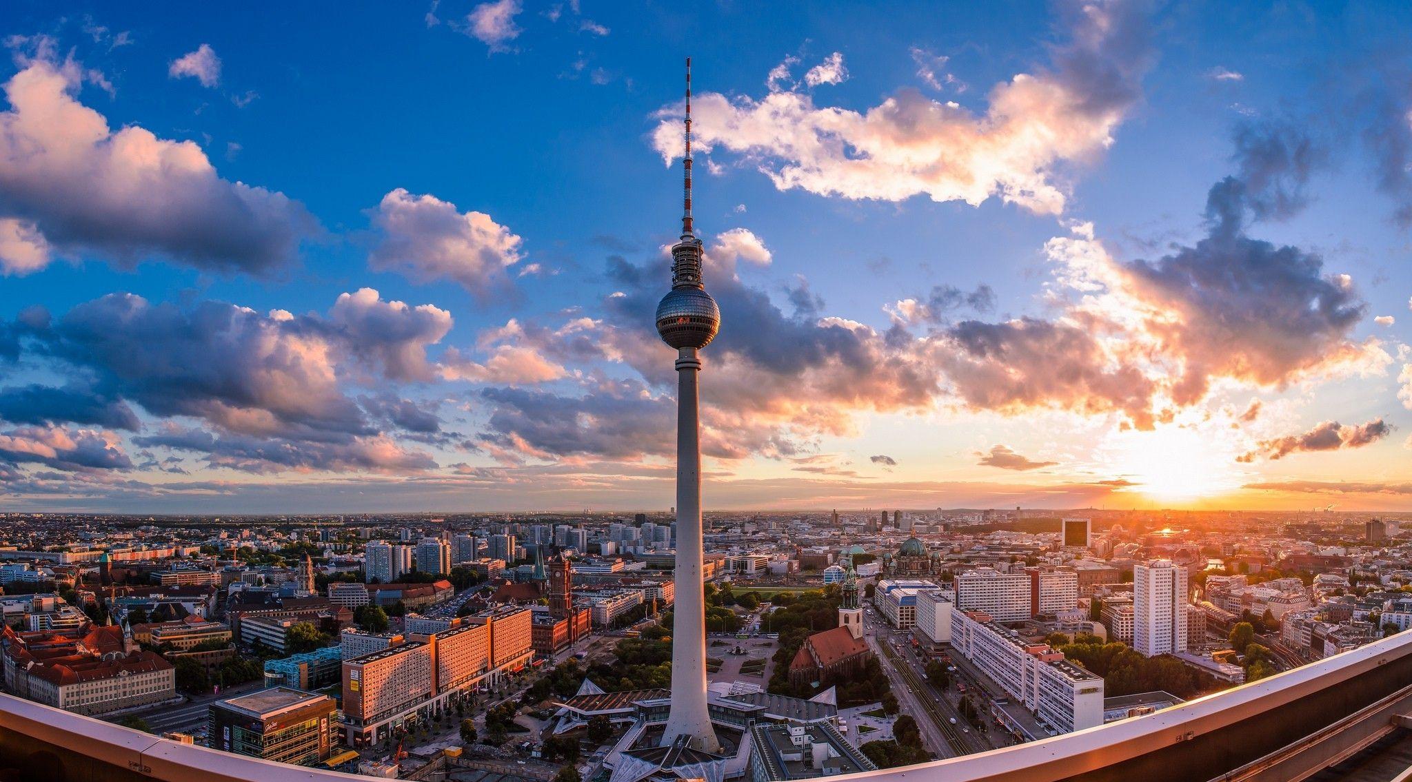 Berliner Fernsehturm, Berlin, Sonnenuntergang, Stadtpanorama, Wolken, Luftaufnahme, Full-HD-Hintergrund