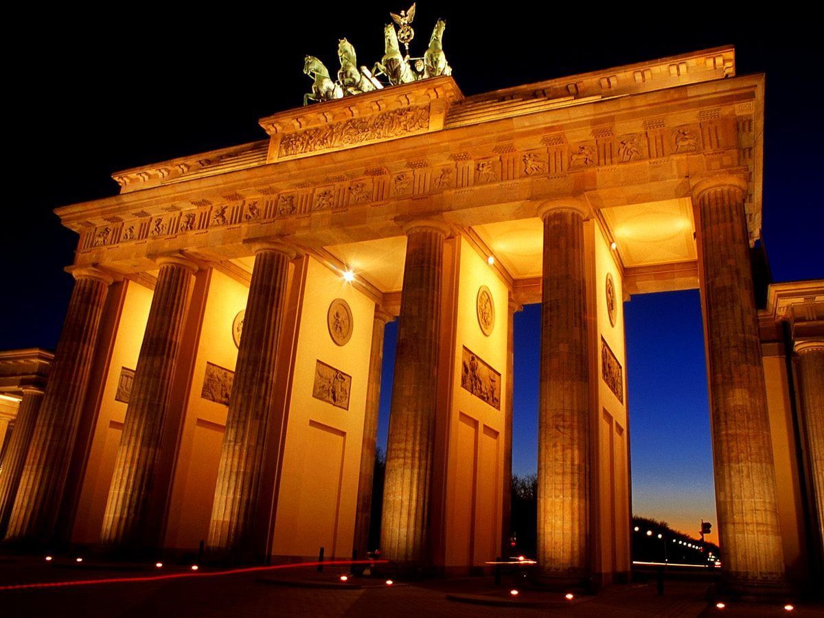 Brandenburger Tor, Quadriga, Berlin, Nacht, Beleuchtung, Froschperspektive, Hintergrundbild fürs Tablet