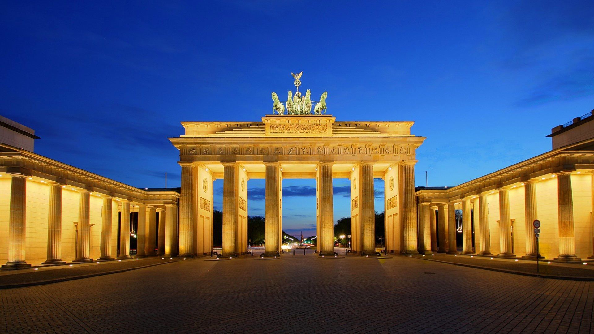 Brandenburger Tor, Pariser Platz, Berlin, Blaue Stunde, Beleuchtung, Weitwinkel, 1080p Wallpaper