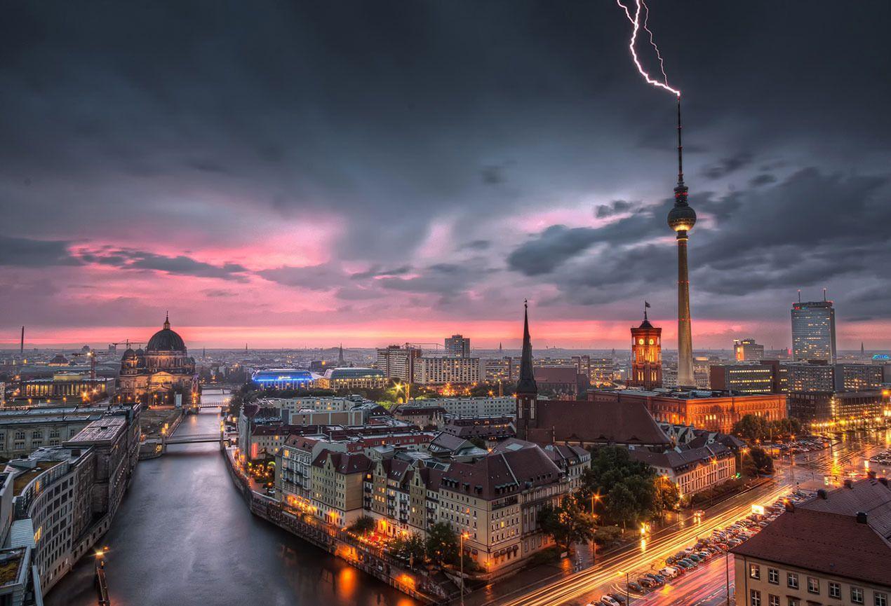 Berliner Fernsehturm, Berliner Dom, Berlin, Blitz, Gewitter, Skyline, Hintergrund