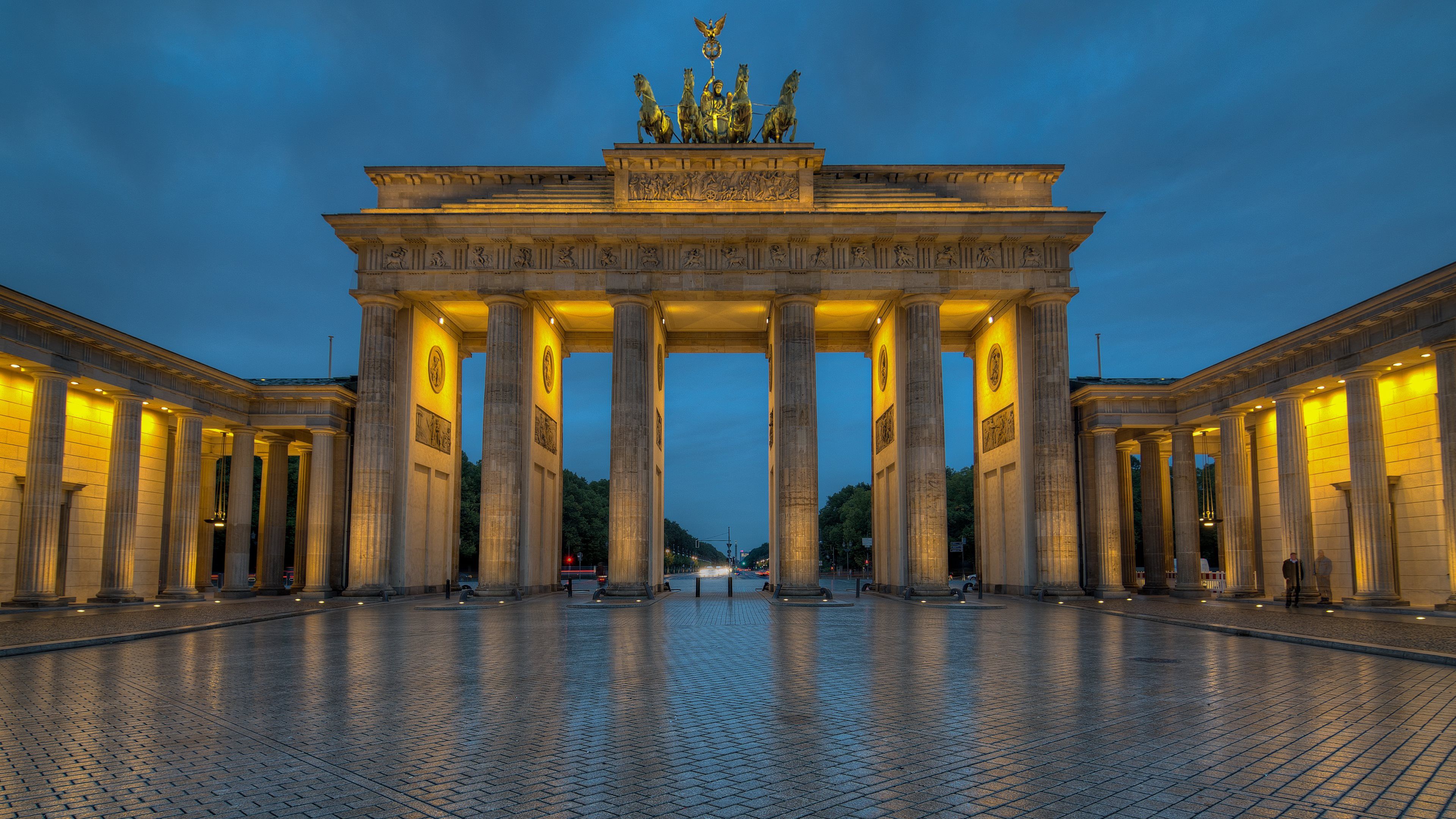 Brandenburger Tor, Quadriga, Pariser Platz, Berlin, Blaue Stunde, Beleuchtung, Ultra-HD-Hintergrundbild